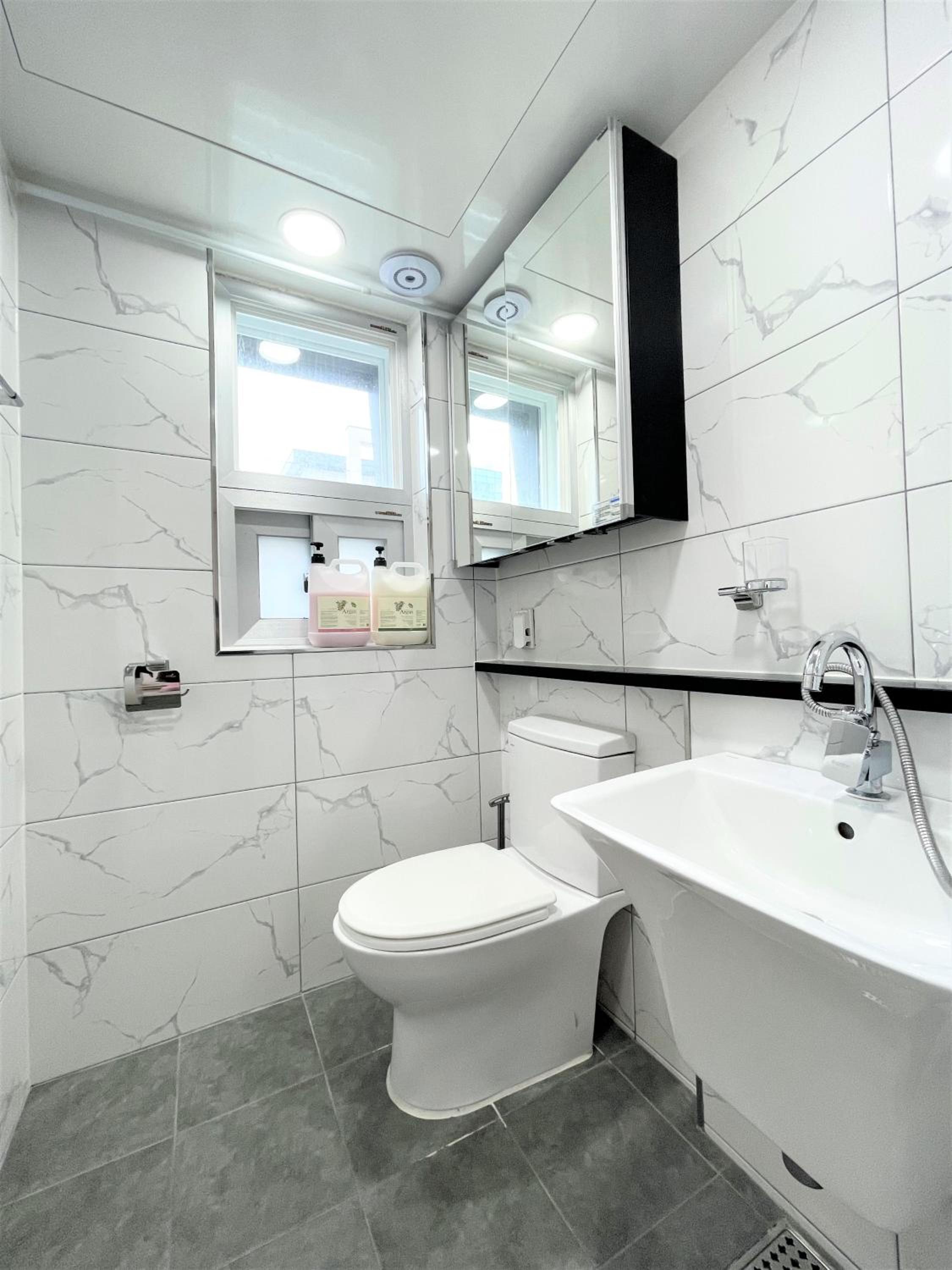 Two-Bedroom Apartment - Photo 21