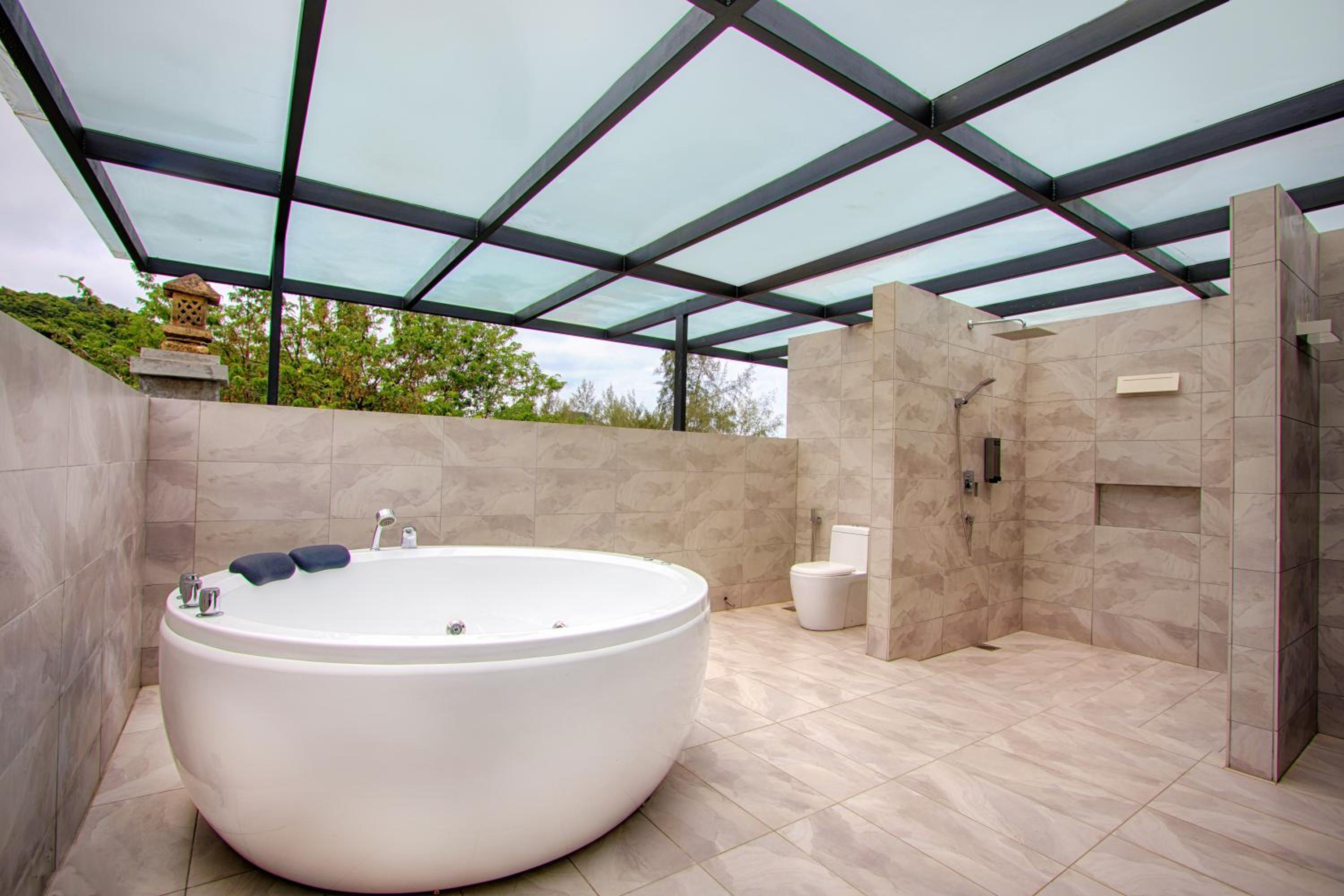 Executive Suite - Photo 12