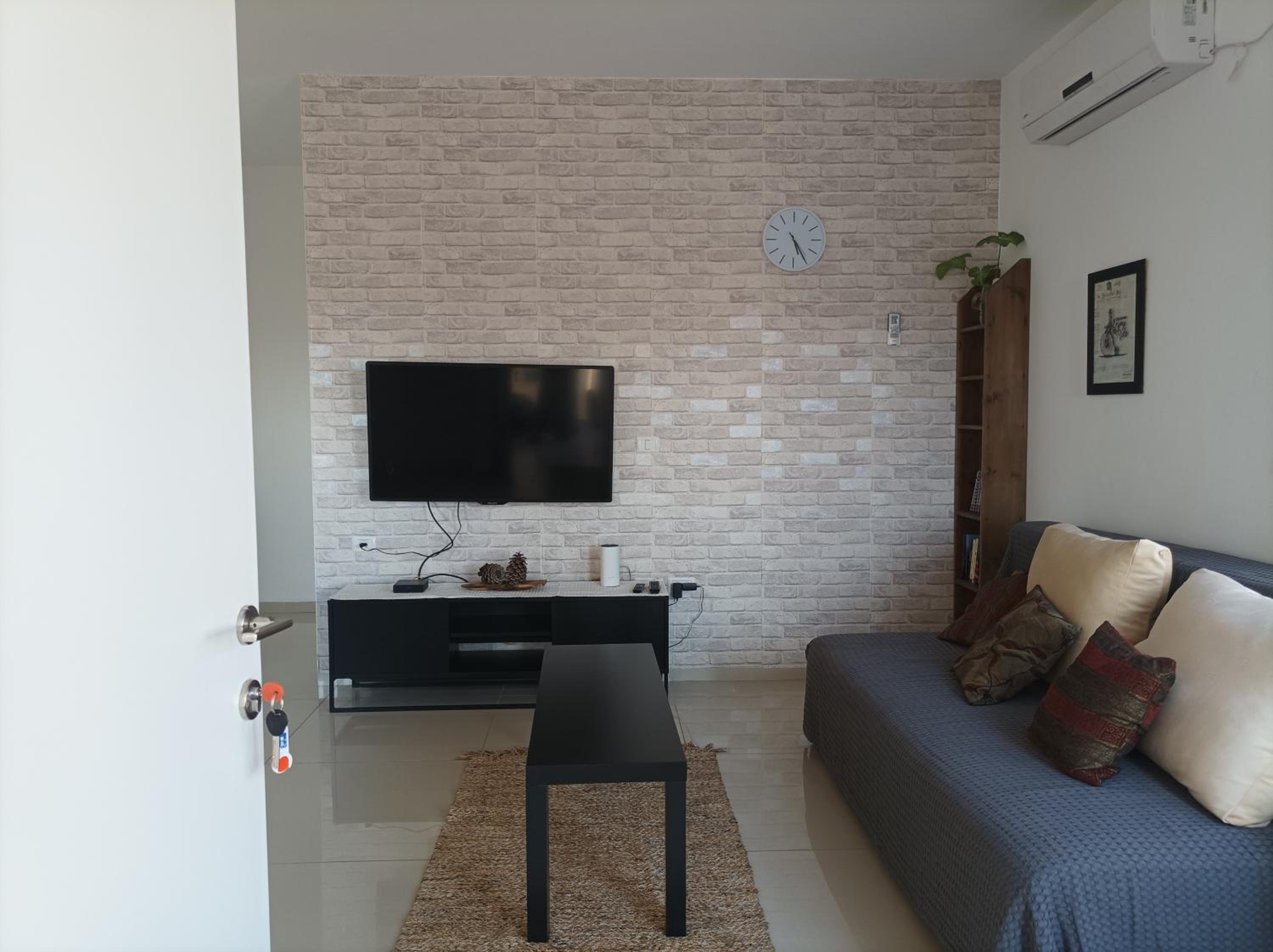 One-Bedroom Apartment - Photo 4