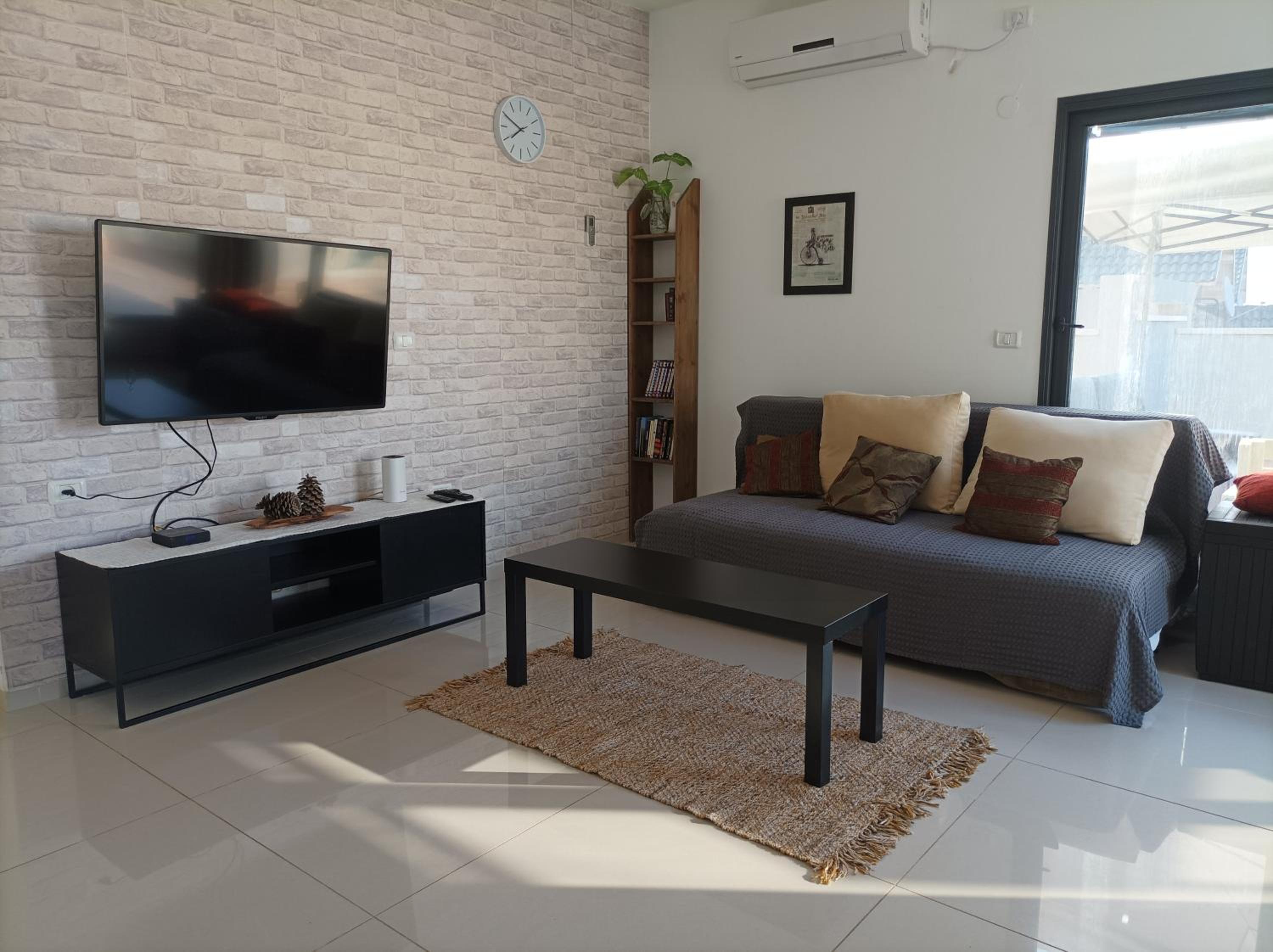 One-Bedroom Apartment - Photo 1
