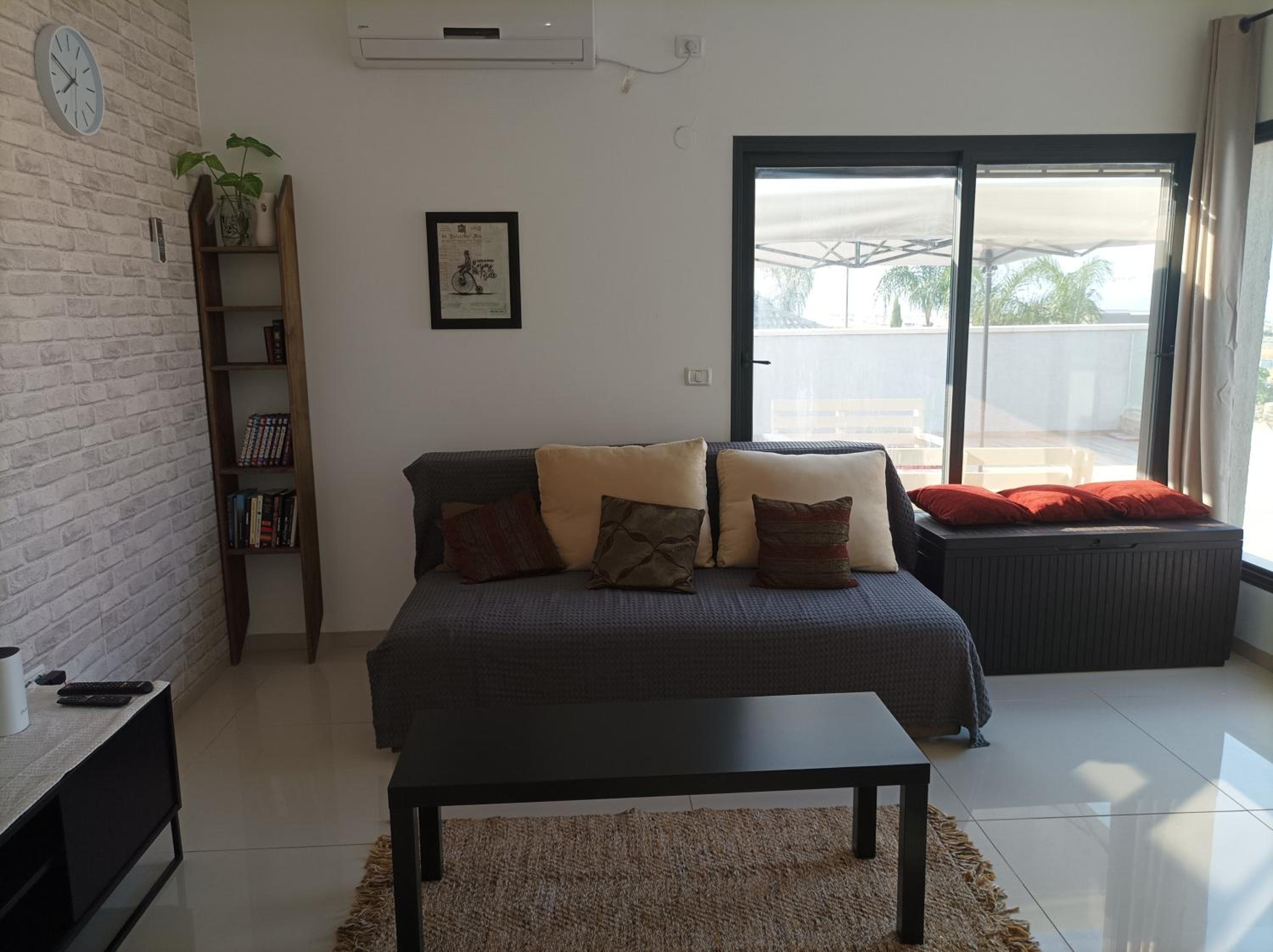 One-Bedroom Apartment - Photo 6