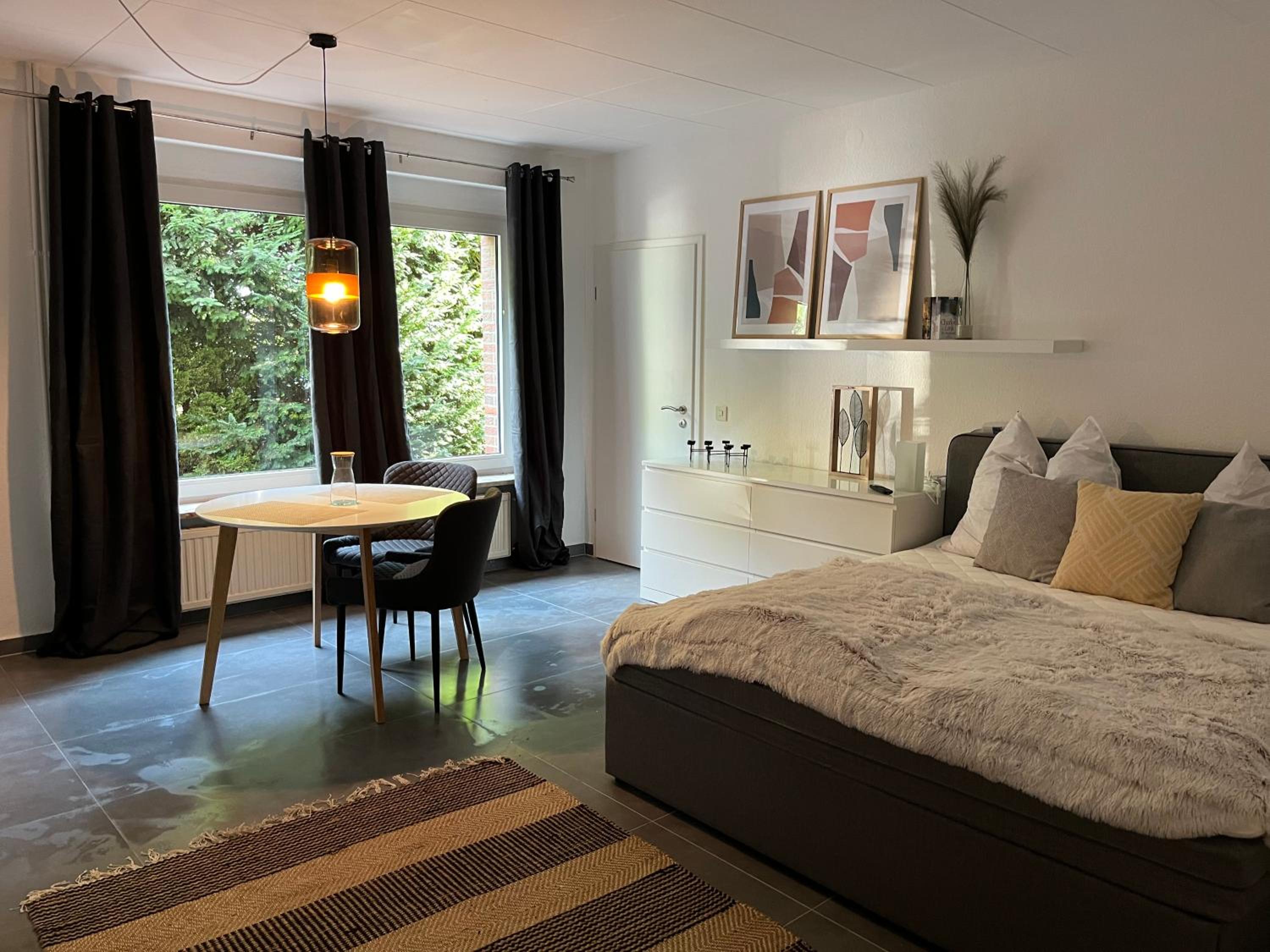 One-Bedroom Apartment - Photo 6