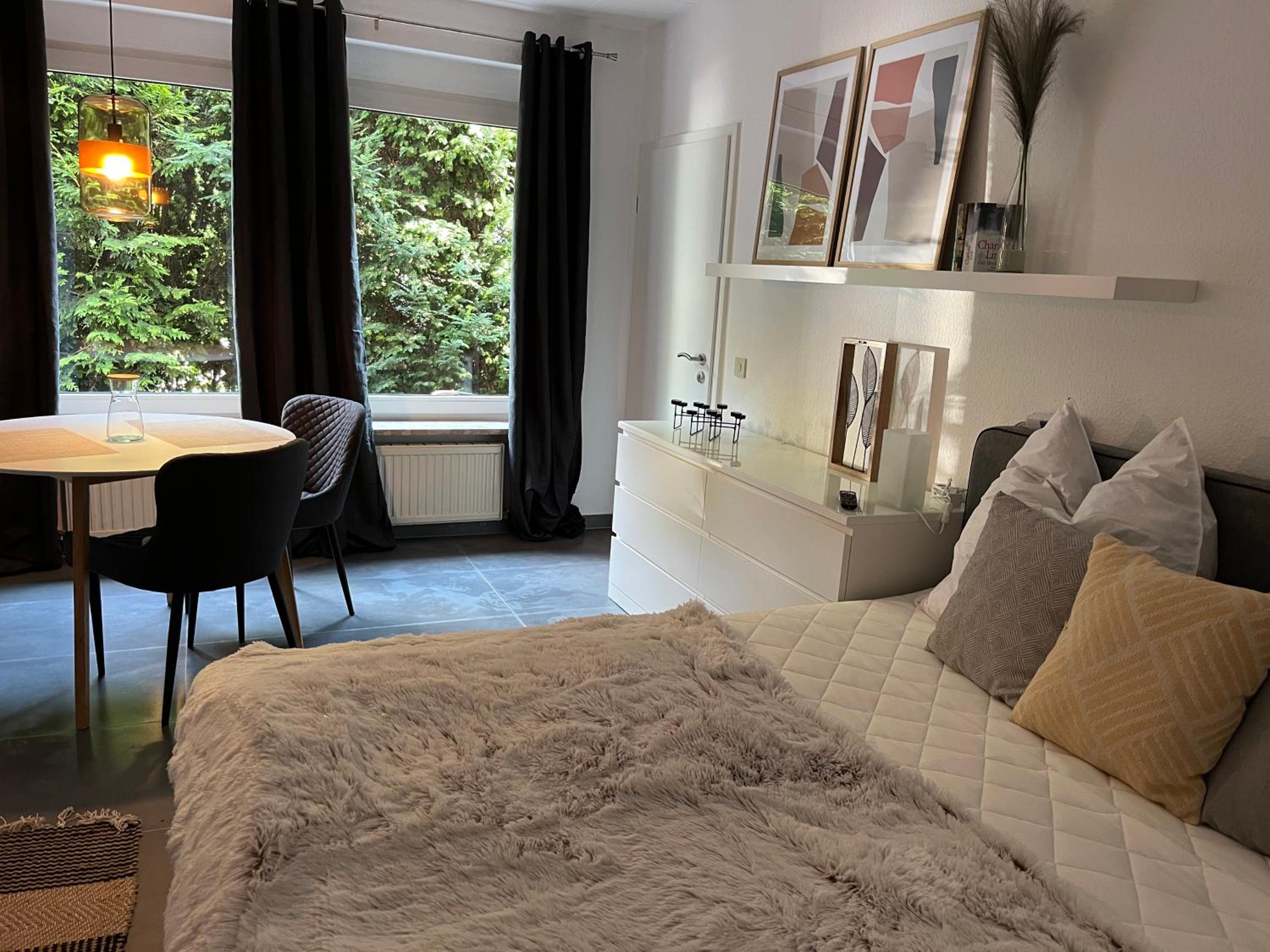 One-Bedroom Apartment - Photo 1