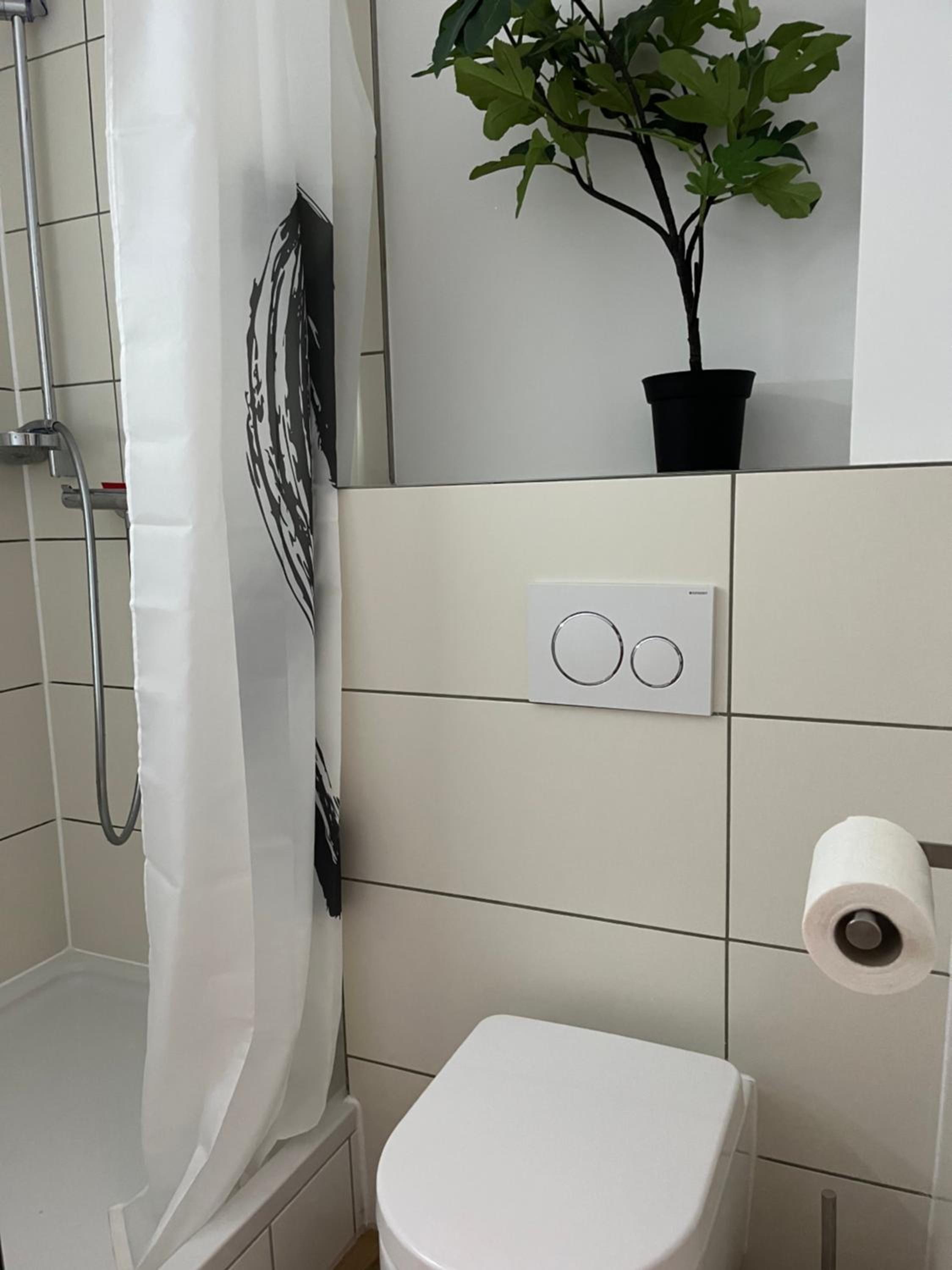 One-Bedroom Apartment - Photo 2