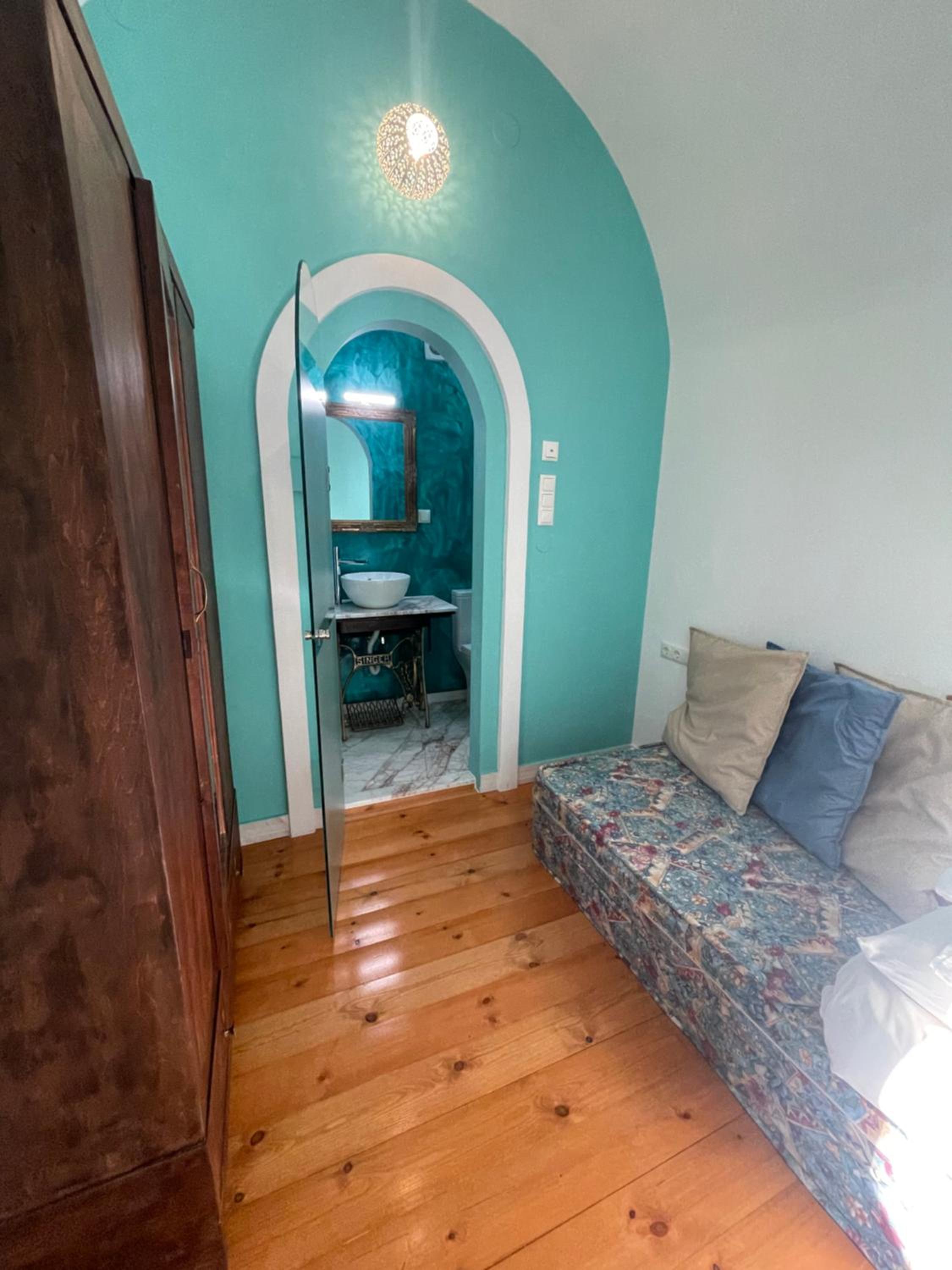 Apartment with Sea View - Photo 9