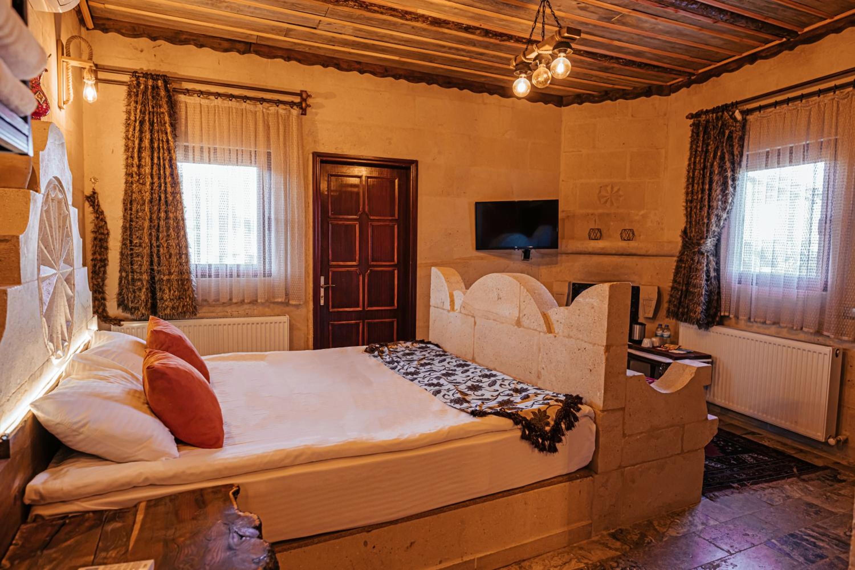 Suite with Balcony - Photo 10