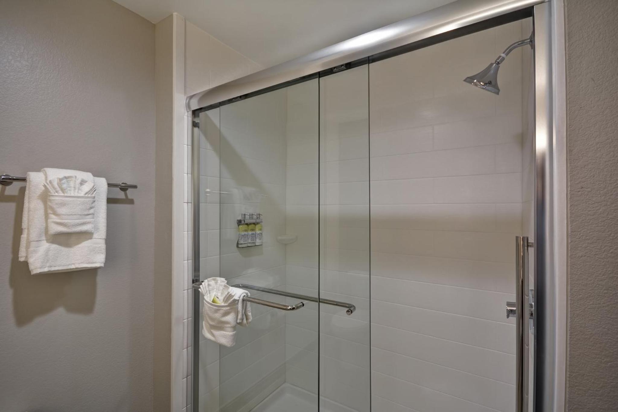 Standard King Room - Photo 7