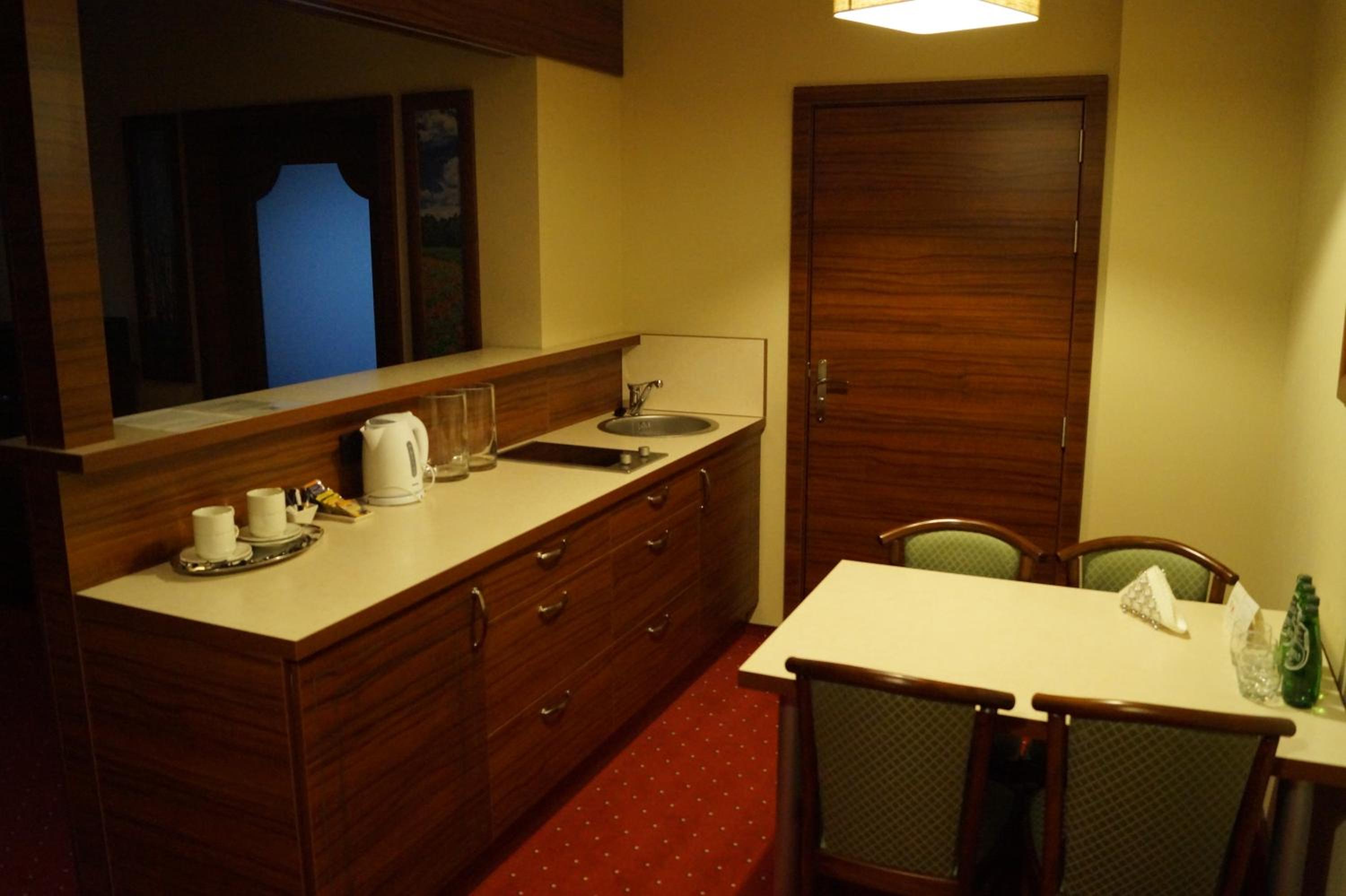 Deluxe One-Bedroom Apartment - Photo 5