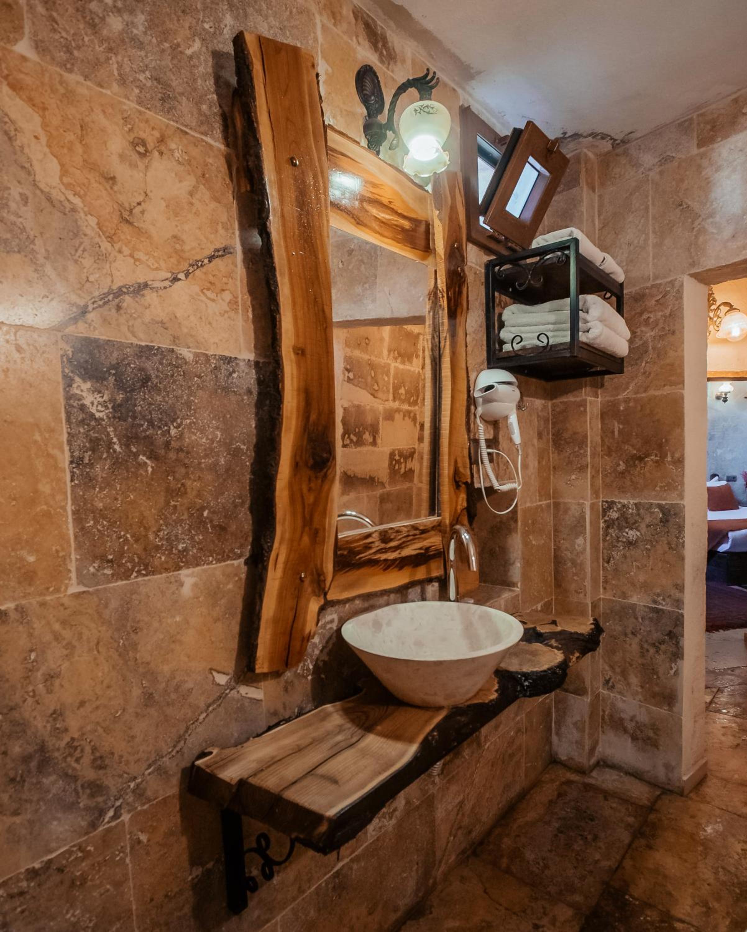 Deluxe Suite - Photo 3