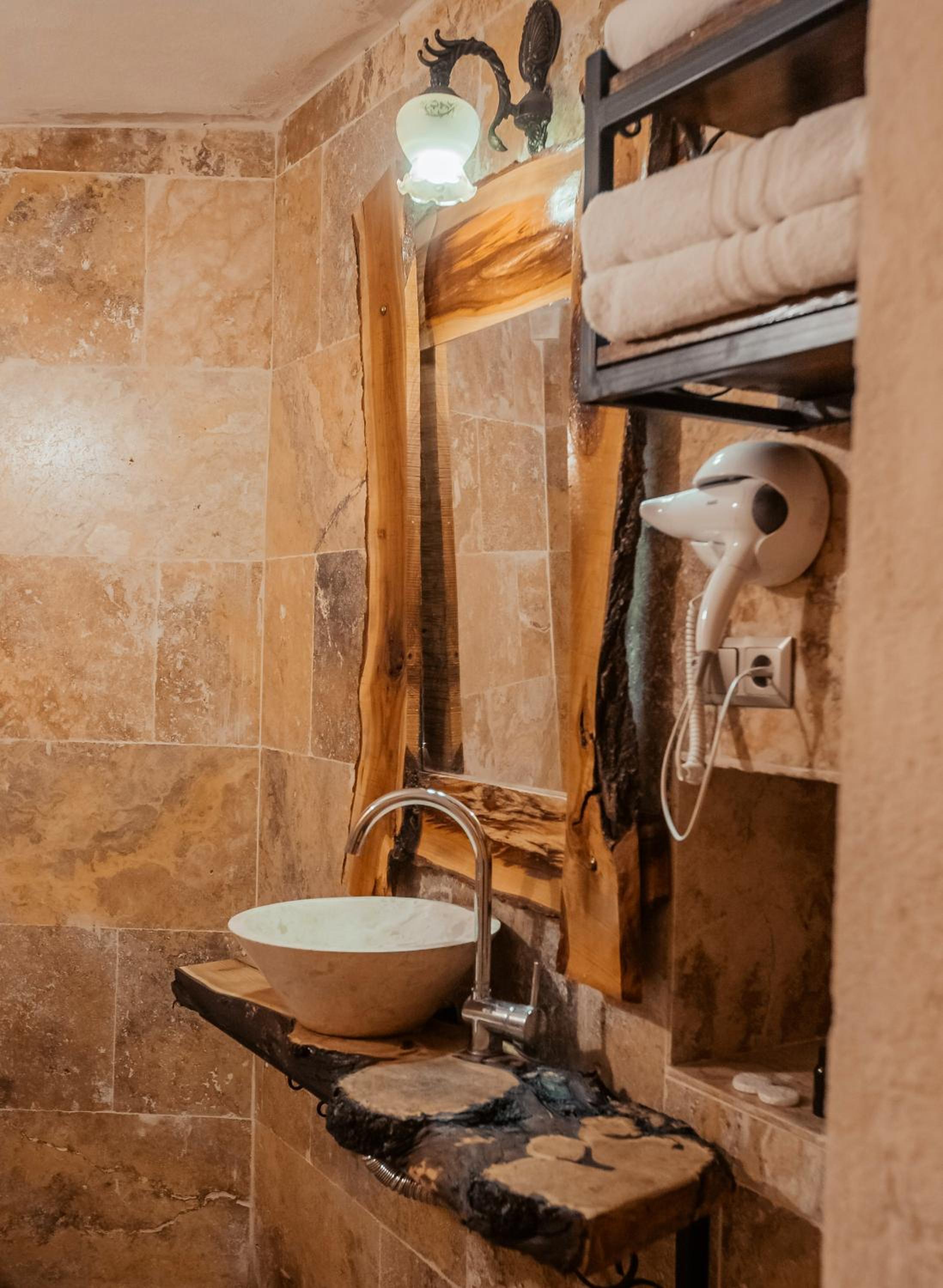 Deluxe Suite - Photo 2