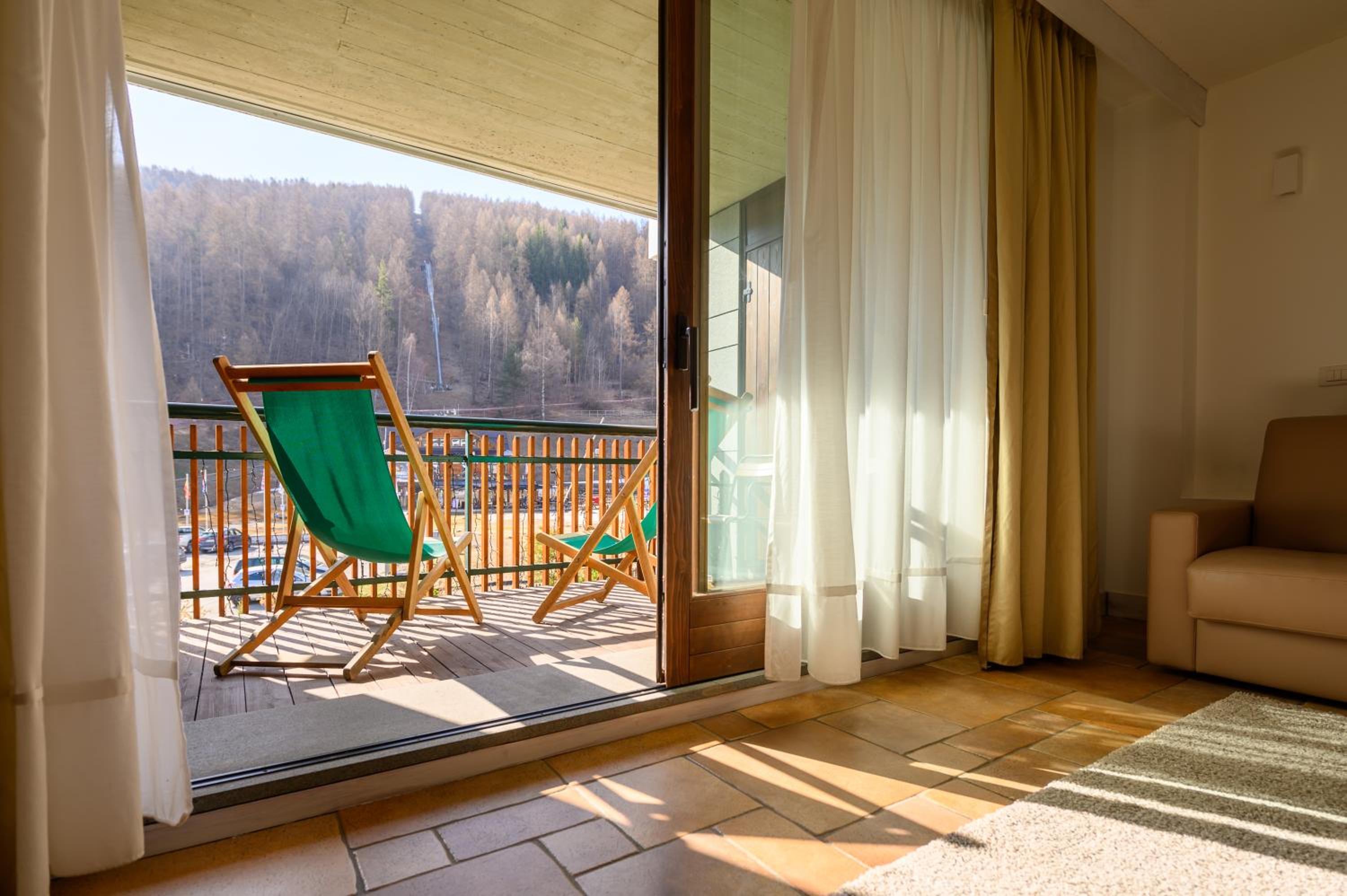 Apartment with Mountain View photo 3