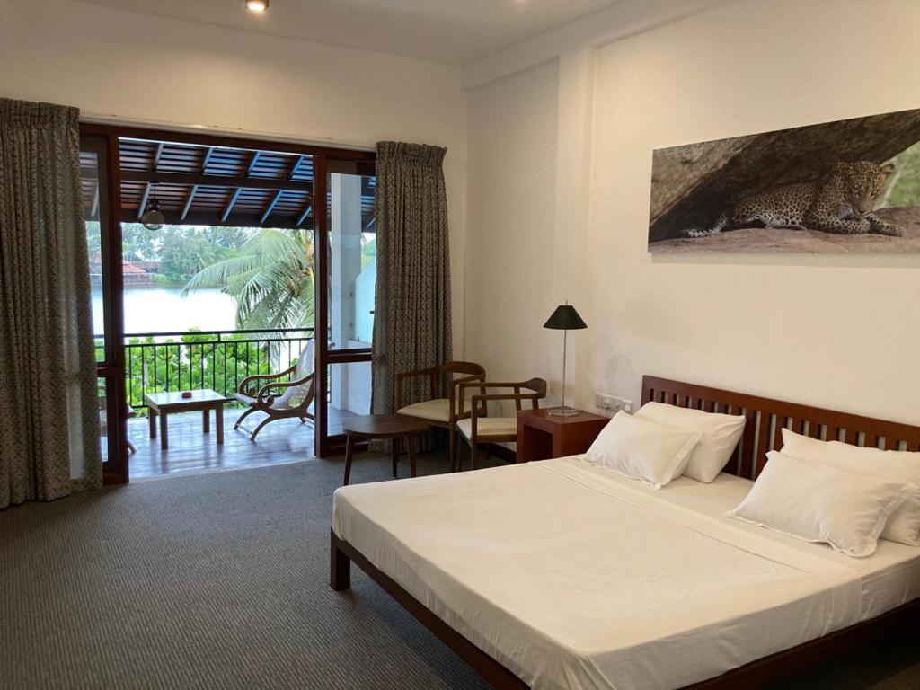 Deluxe Double Room with Balcony and Sea View photo 2