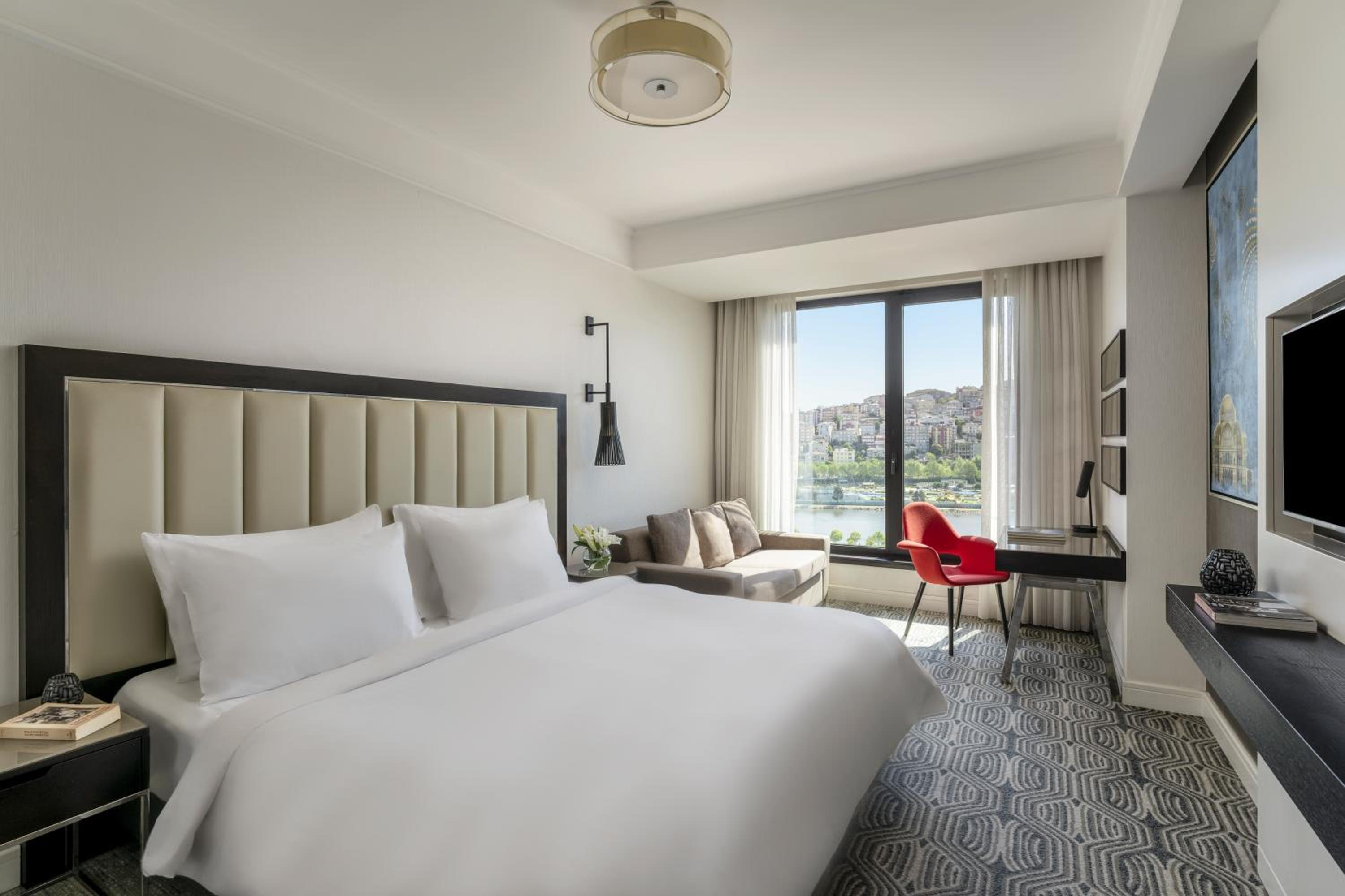 Deluxe King Room with Sea View photo 1