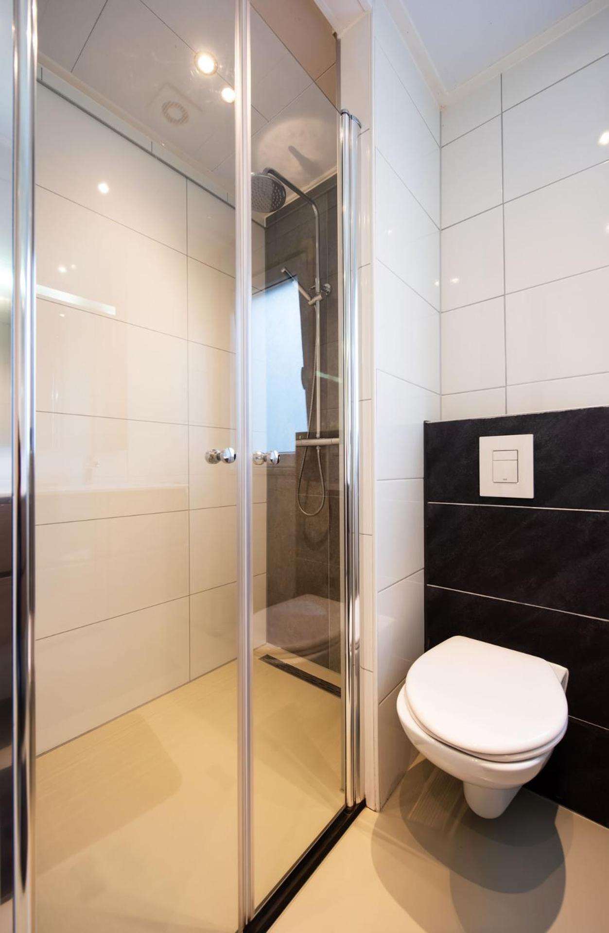 Three-Bedroom House - Photo 4