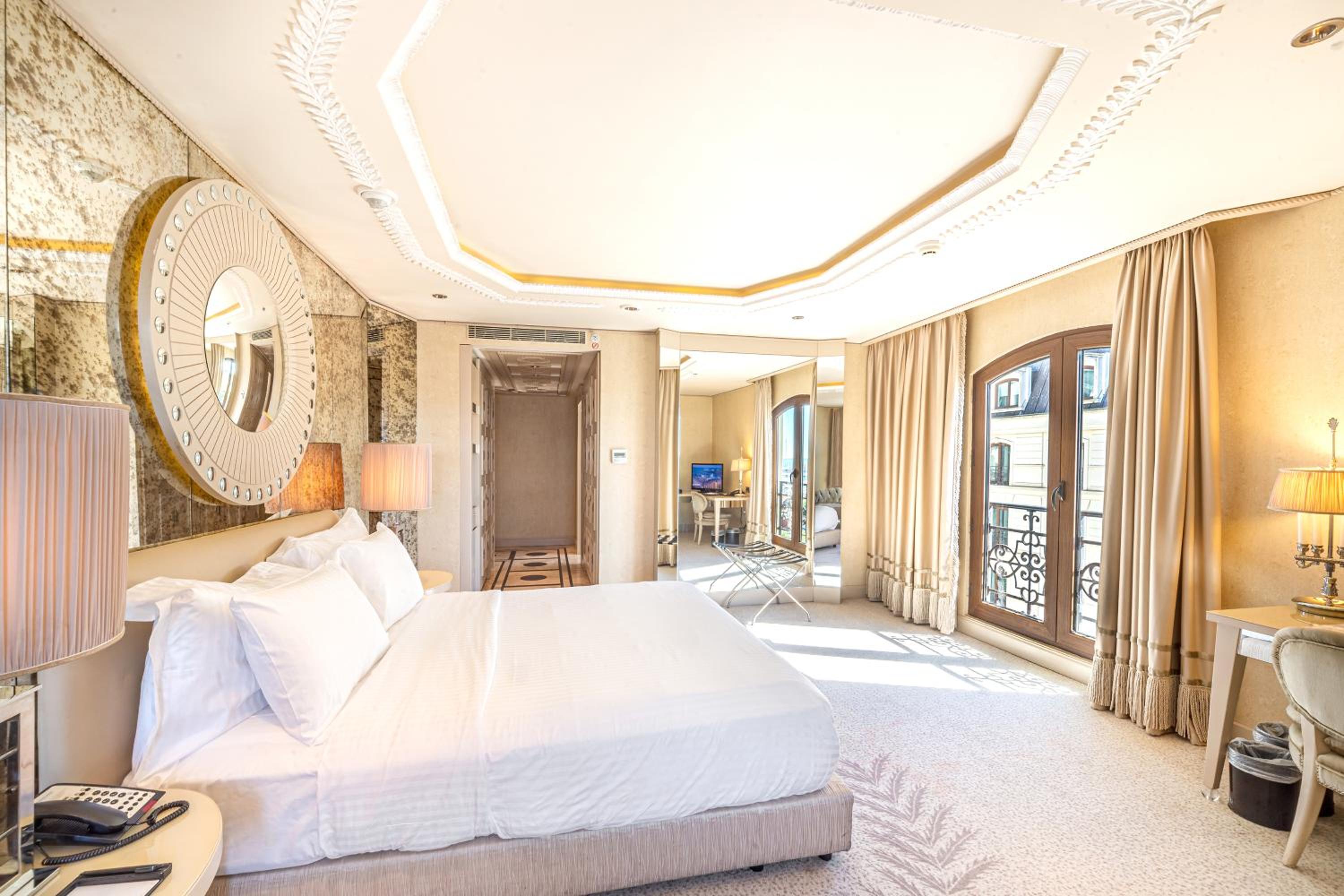 Corner King Room with Sea View