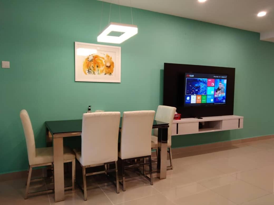 Three-Bedroom Apartment - Photo 9