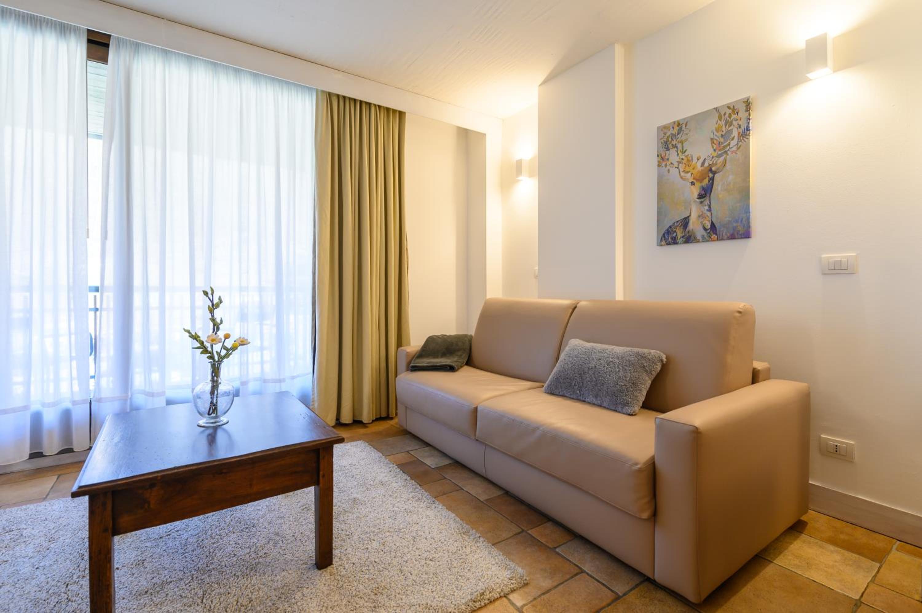 Apartment with Mountain View photo 2