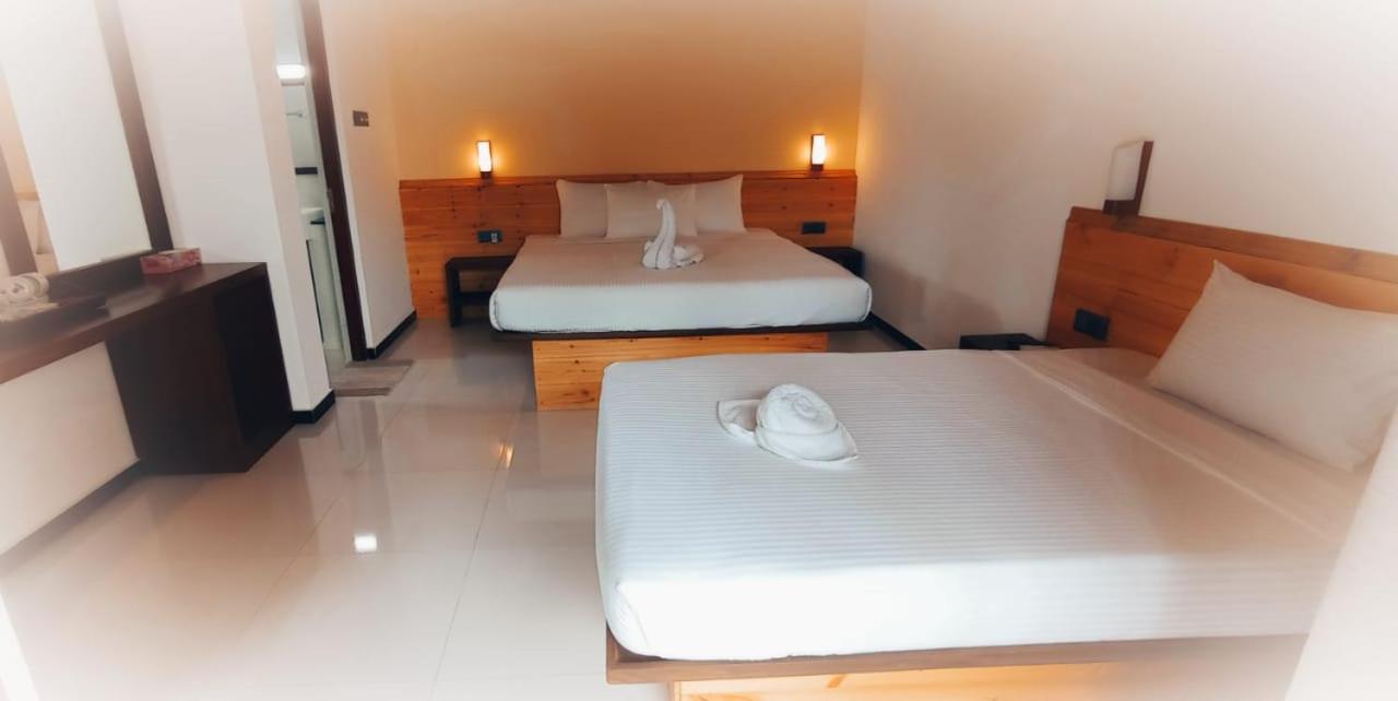 Triple Room with Pool View photo 2
