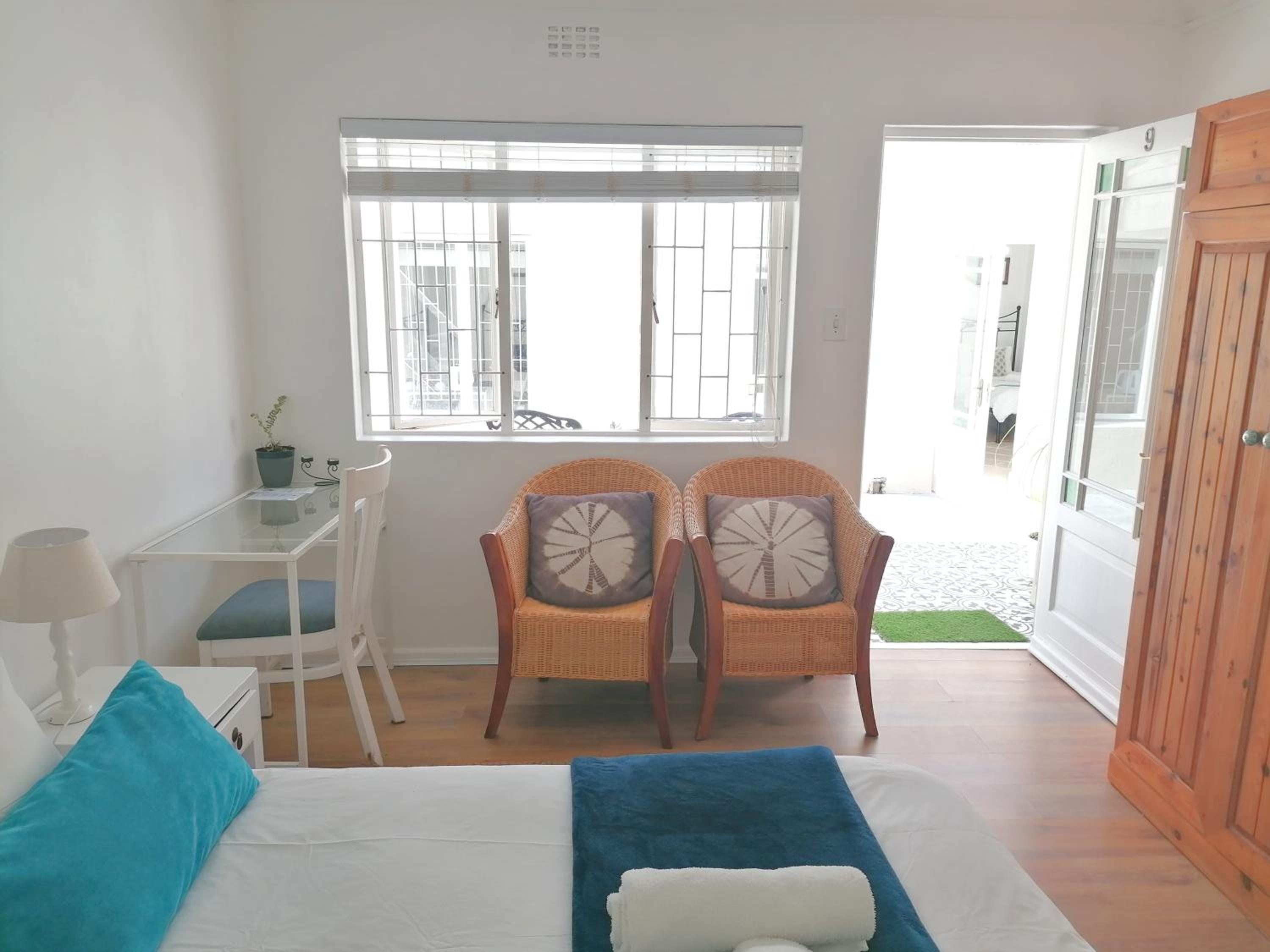 Double Room with Courtyard View - Photo 3