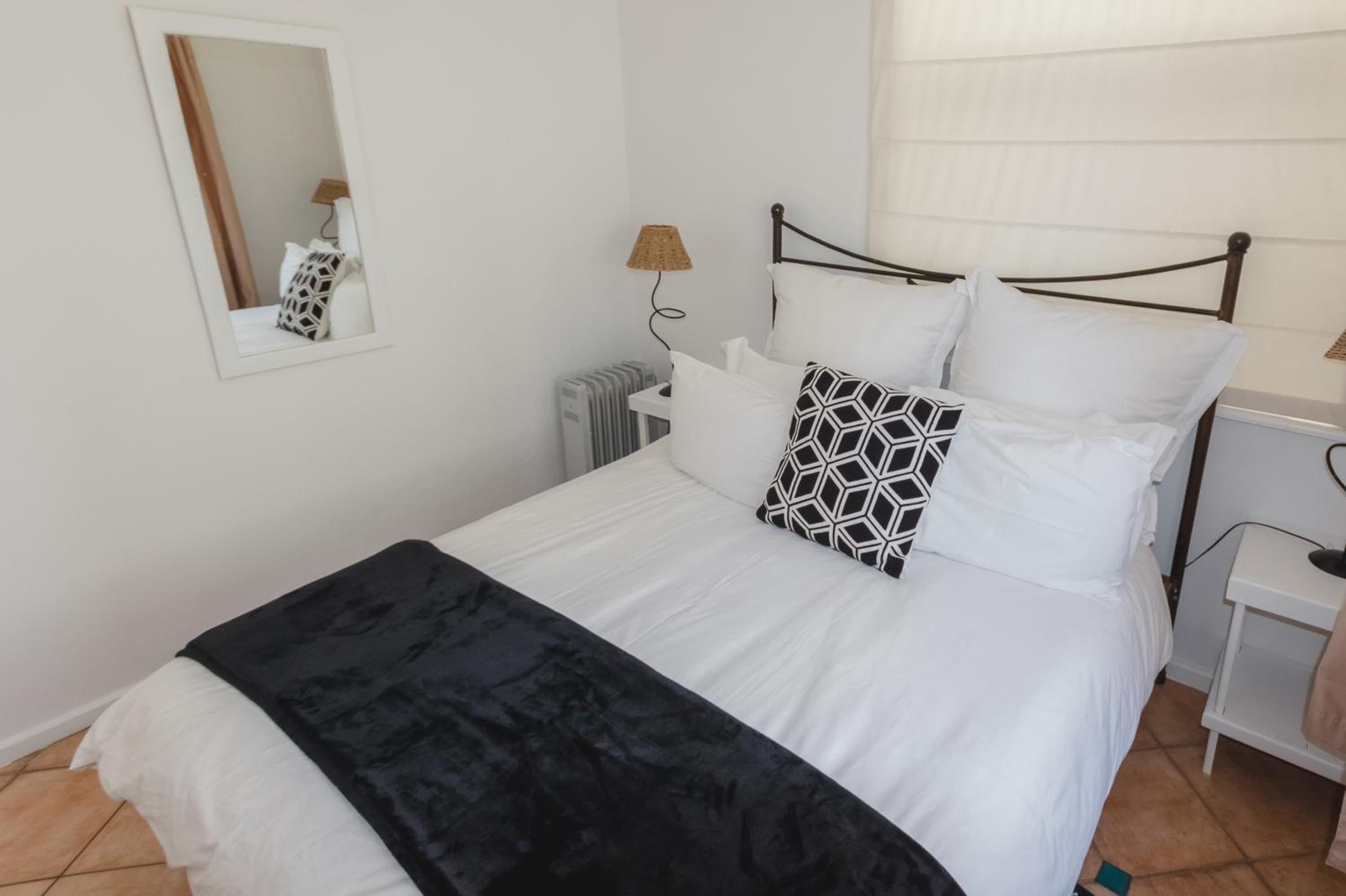 Two-Bedroom Apartment - Photo 3