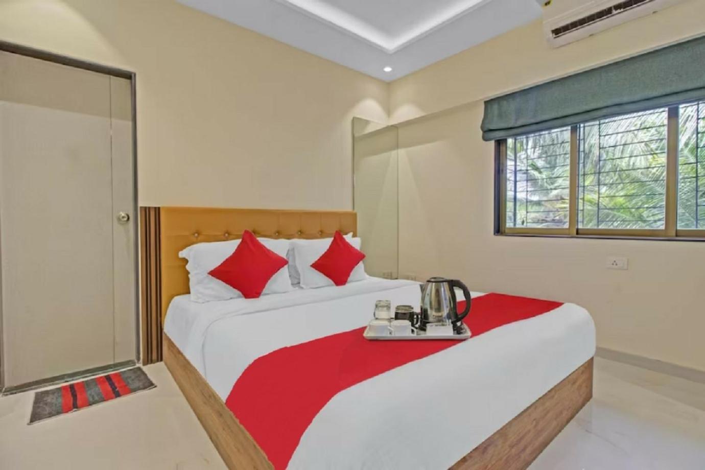 Deluxe King Room - Photo 1