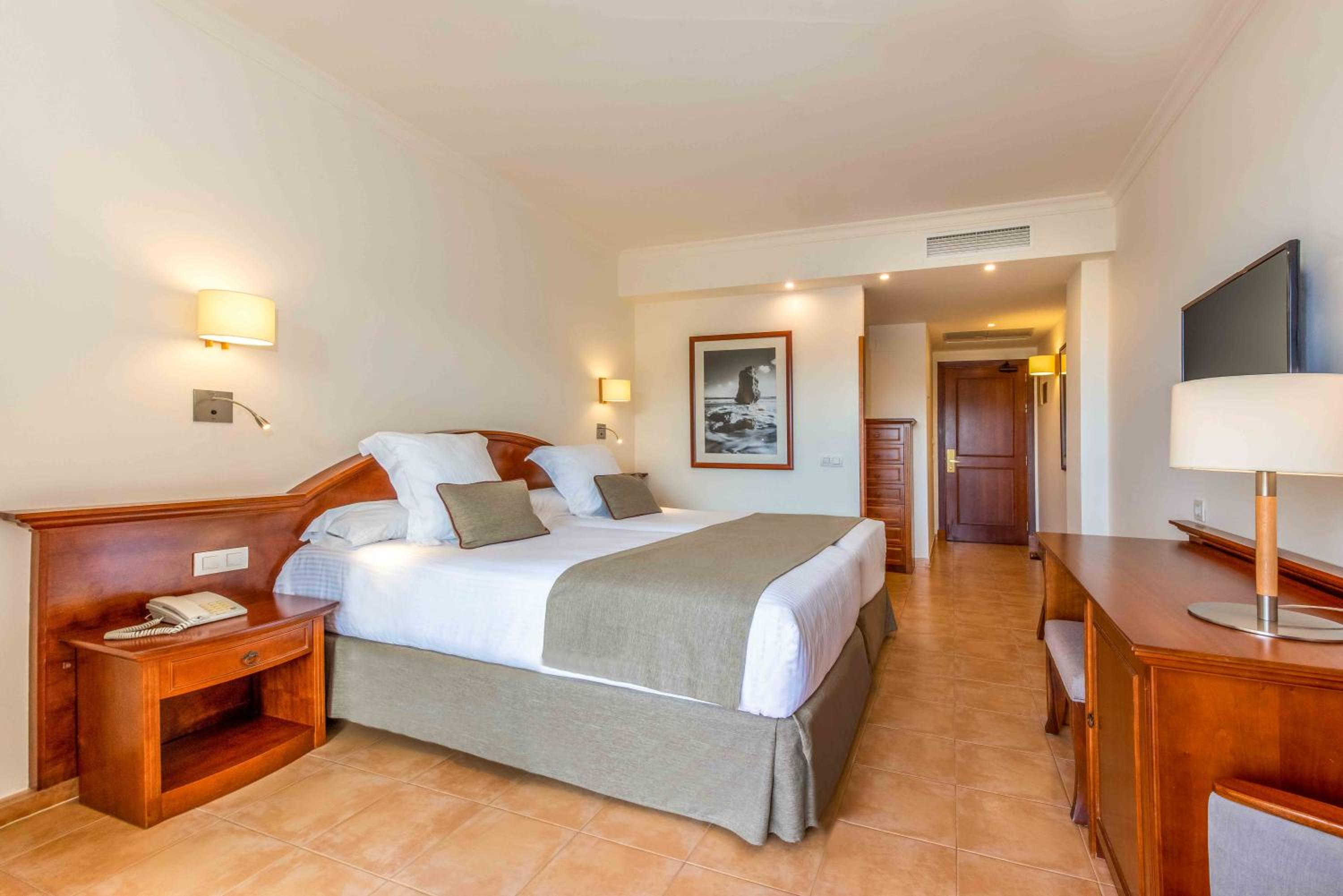 Habitación Doble o con Dos Camas con Vista Parcial al Mar