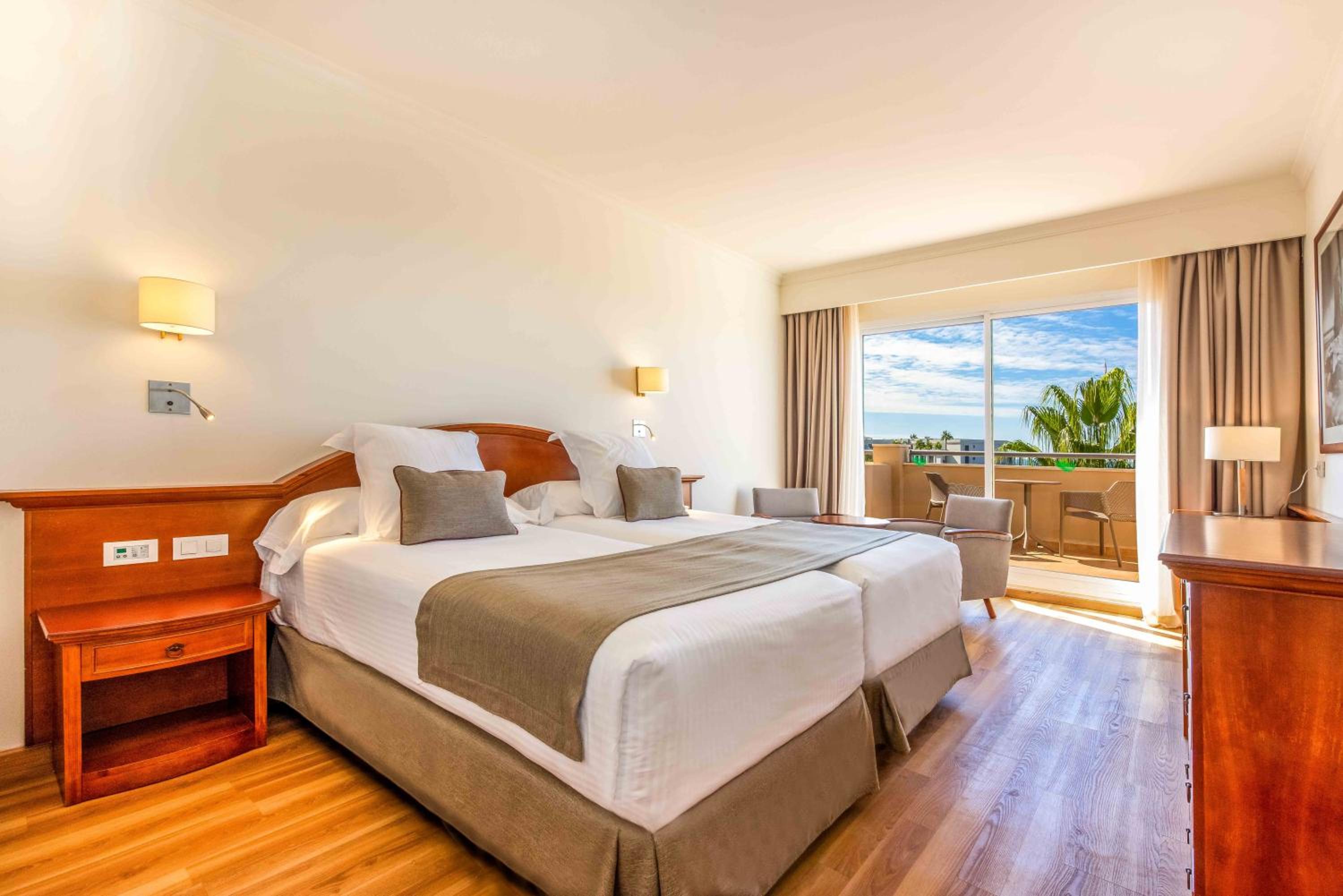 Double or Twin Room with Partial Sea View