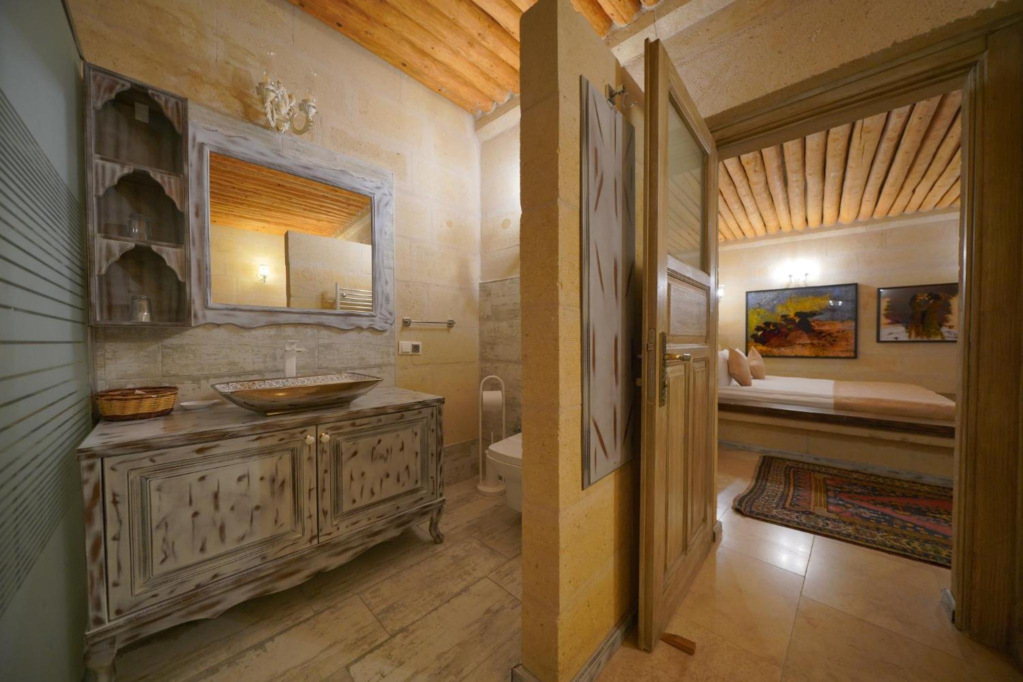 Deluxe Suite - Photo 10