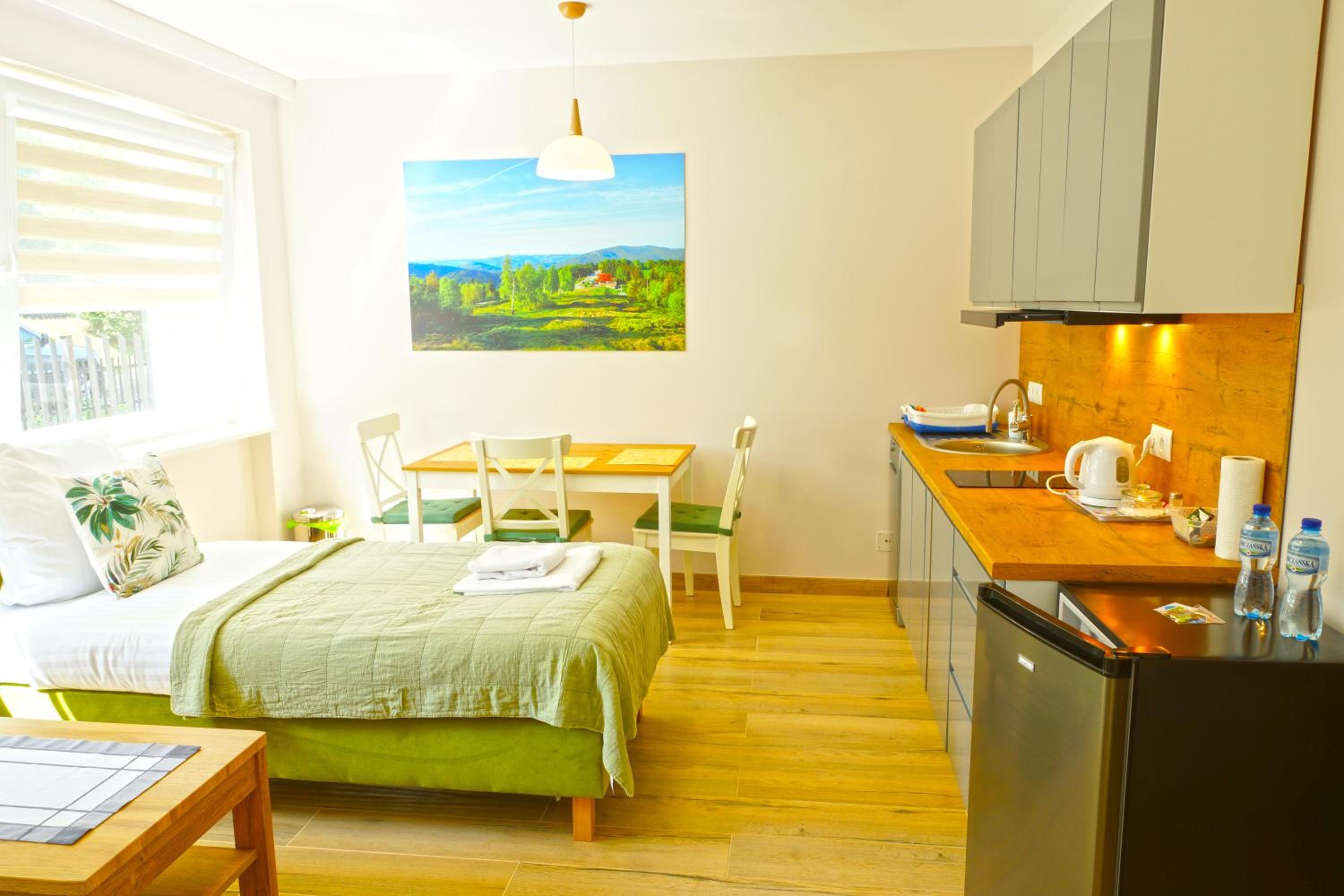 Studio with Lake View - Photo 7