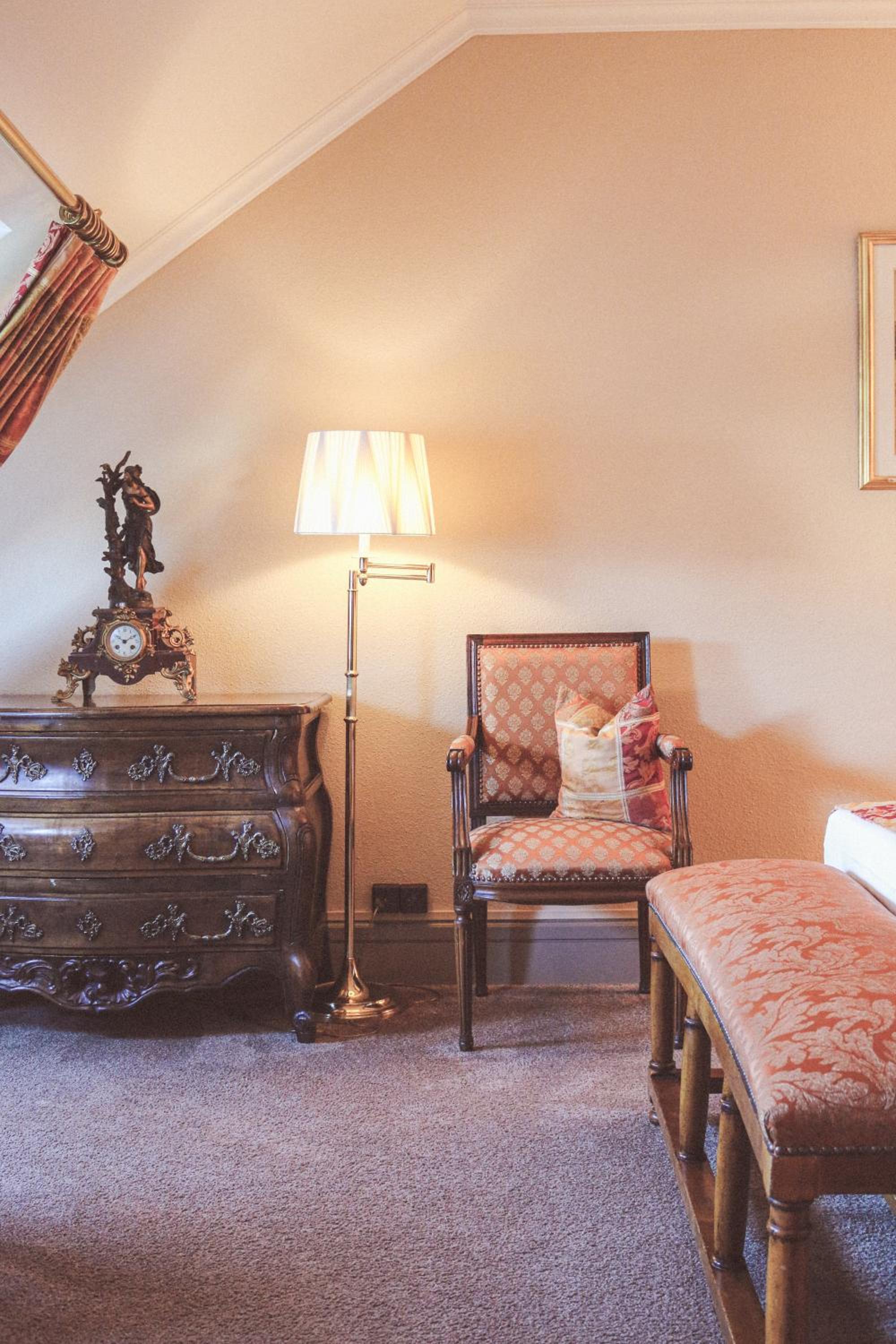 Duplex Suite with Queen Bed thumbnail 5