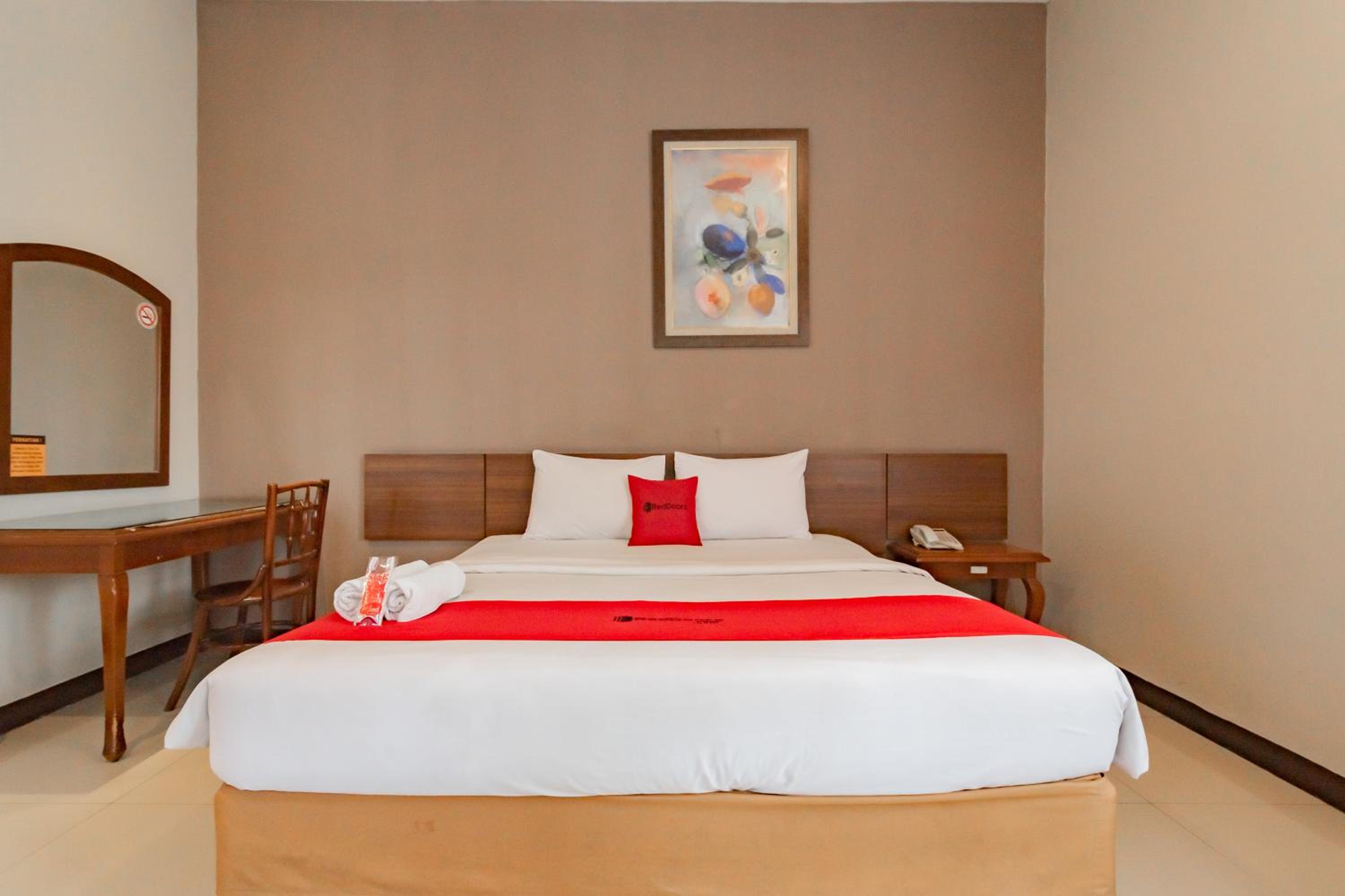 Deluxe Room - Photo 8