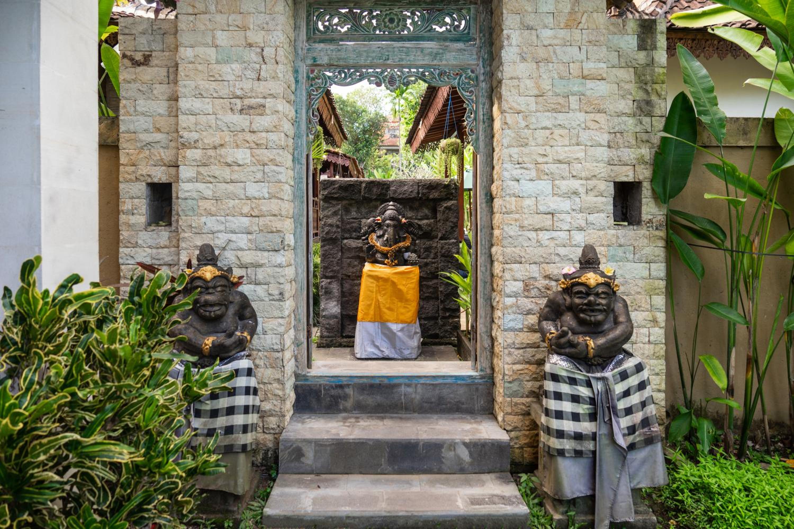 Unique Joglo Villa with Pool View with Daily Afternoon Tea  - Photo 7