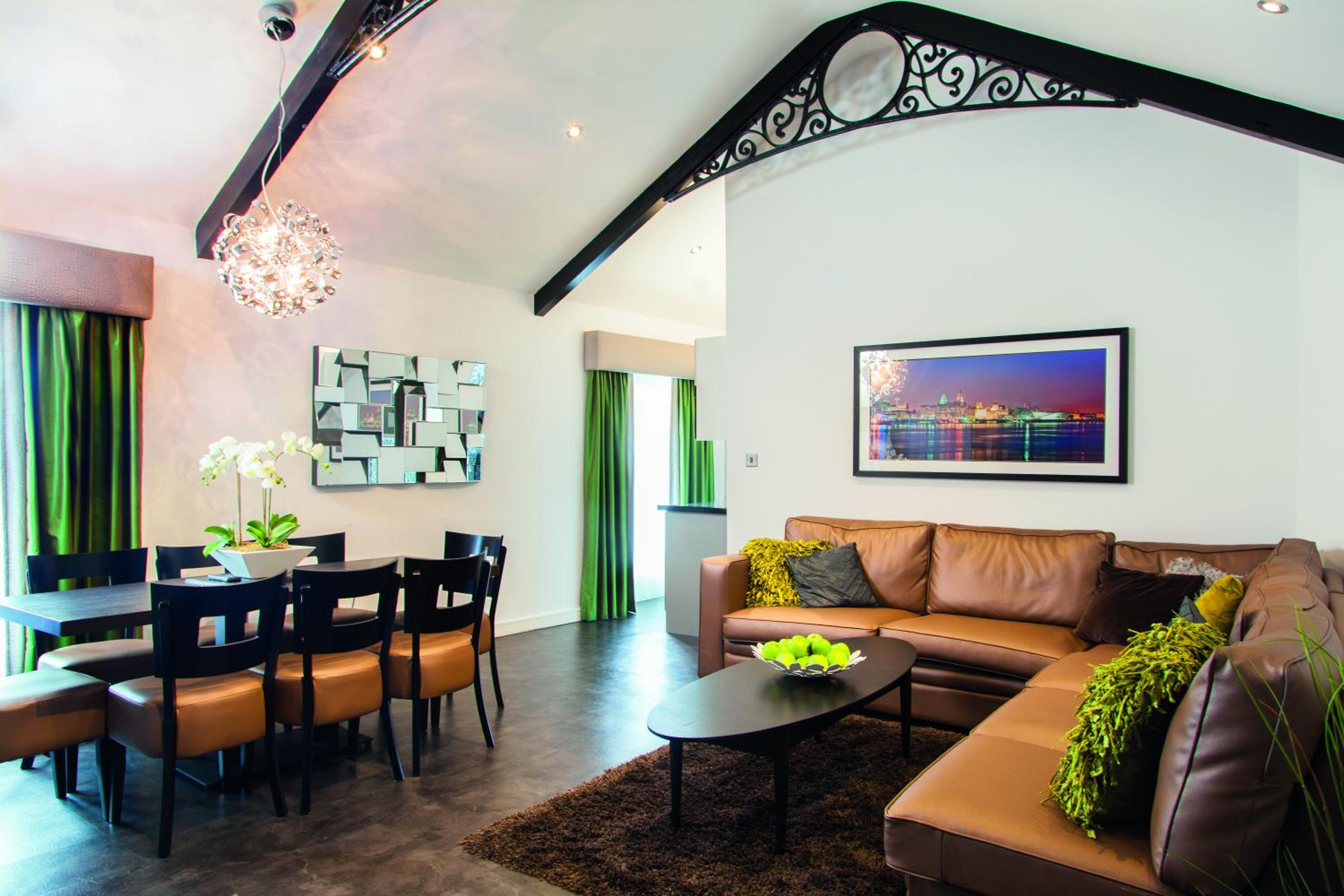 Two Bedroom Luxe (8 Adults)   photo 1