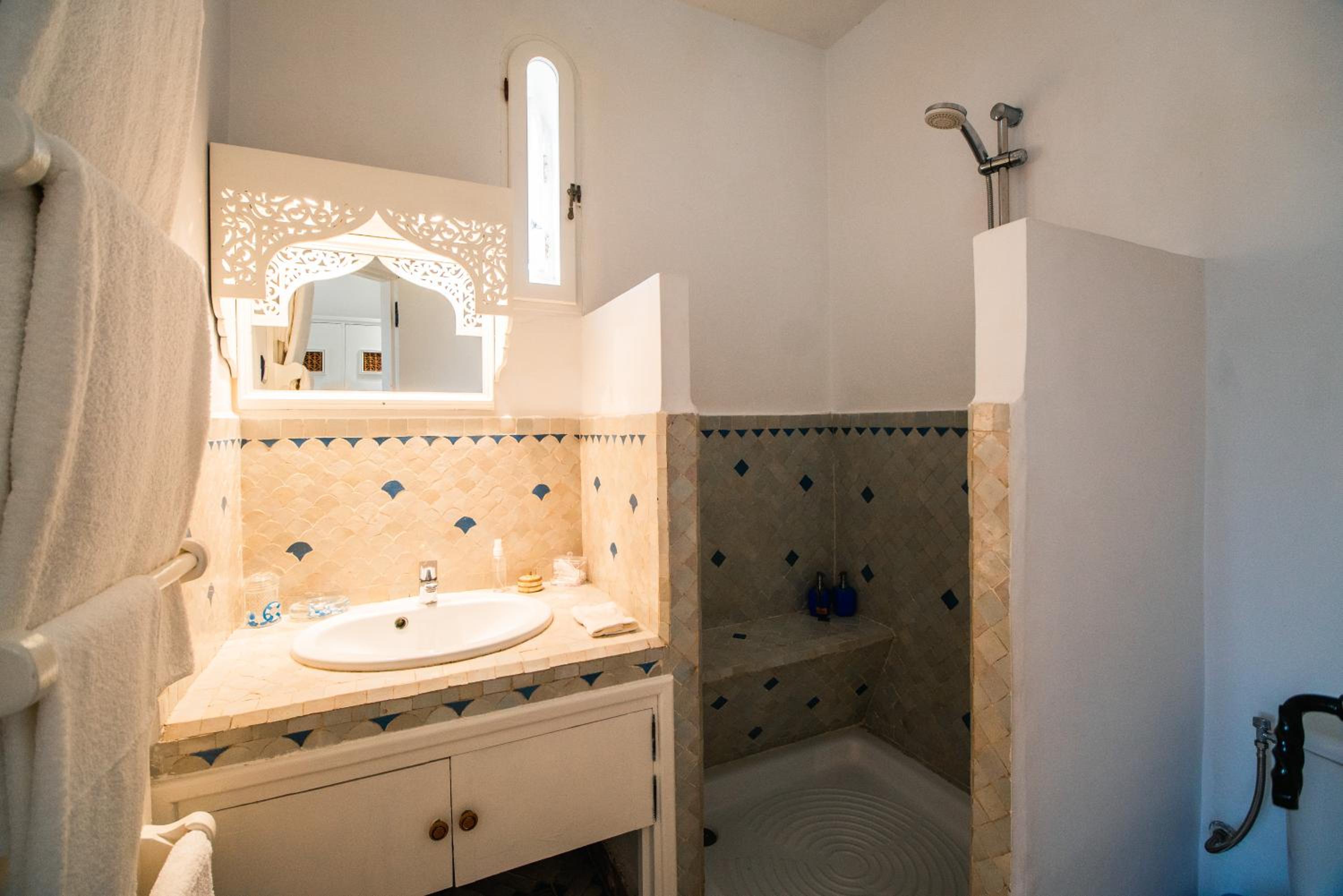 Superior Double or Twin Room - Photo 8