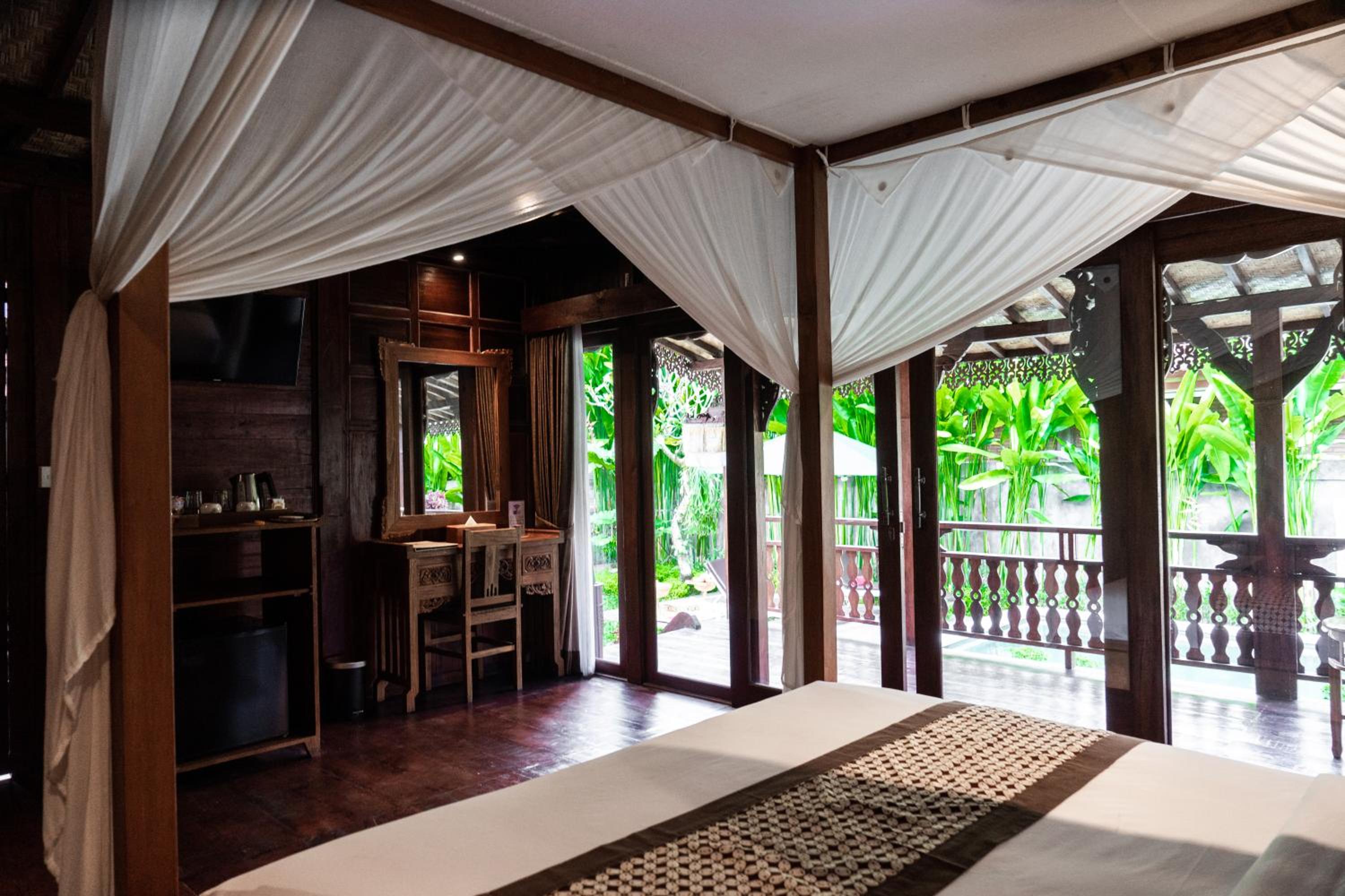 Unique Joglo Villa with Pool View with Daily Afternoon Tea  - Photo 15