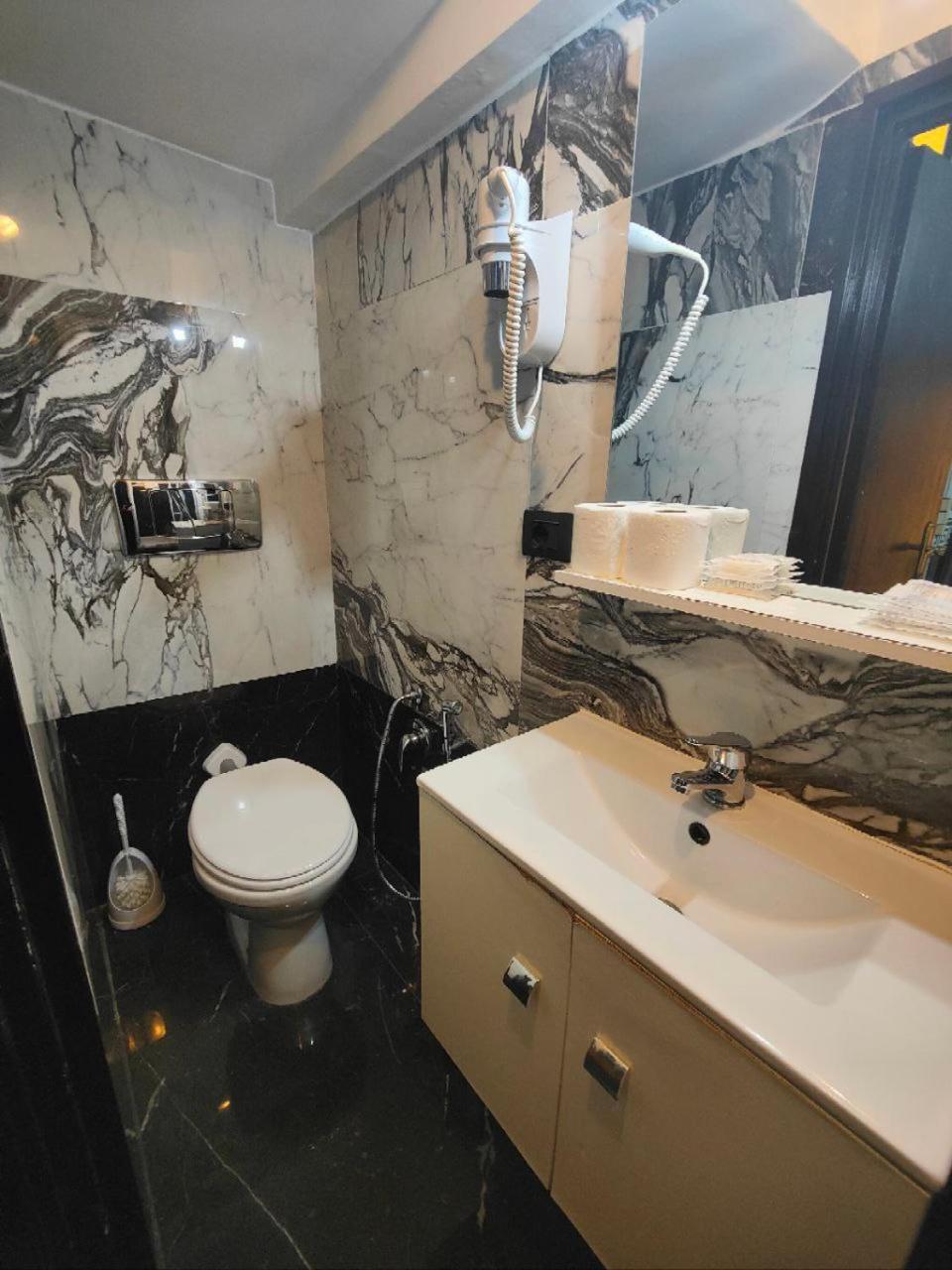 Deluxe Double or Twin Room photo 2