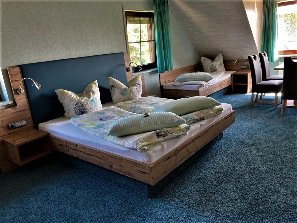 Family Room with Mountain View photo 1