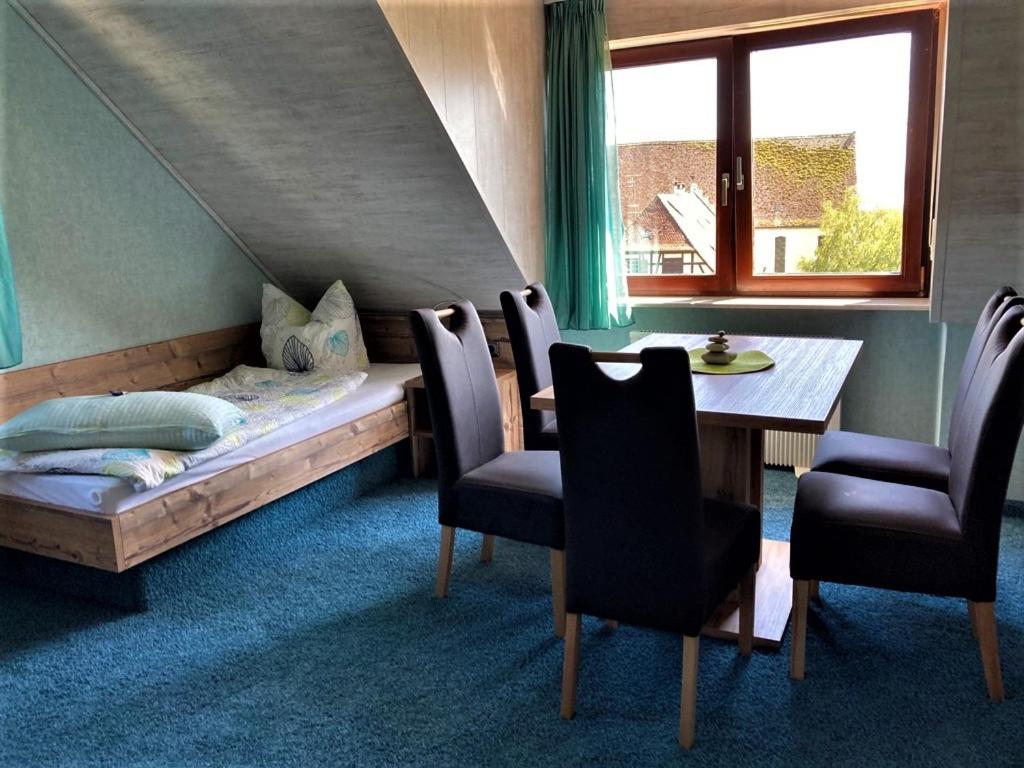 Family Room with Mountain View photo 2