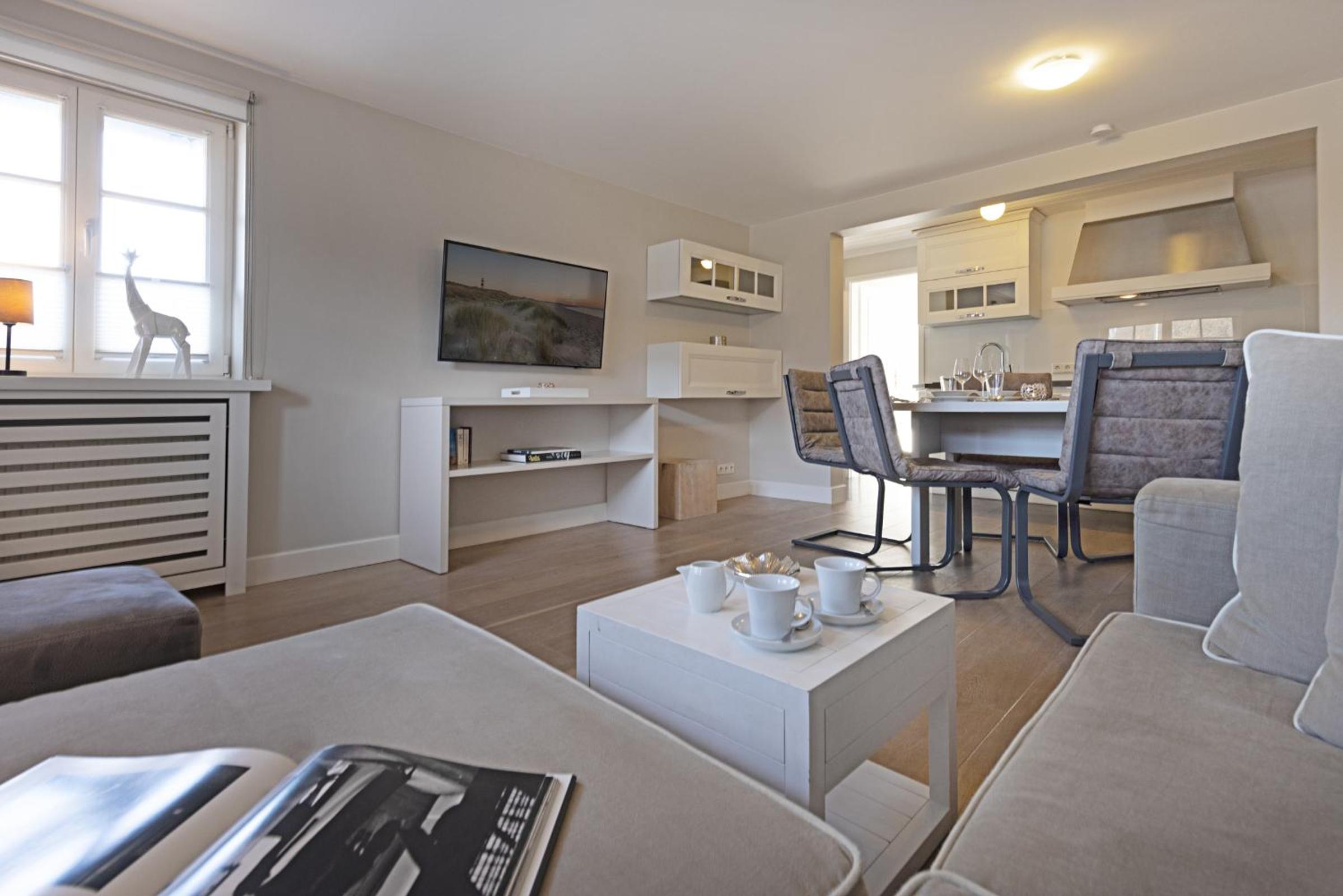 Apartment with Terrace photo 2