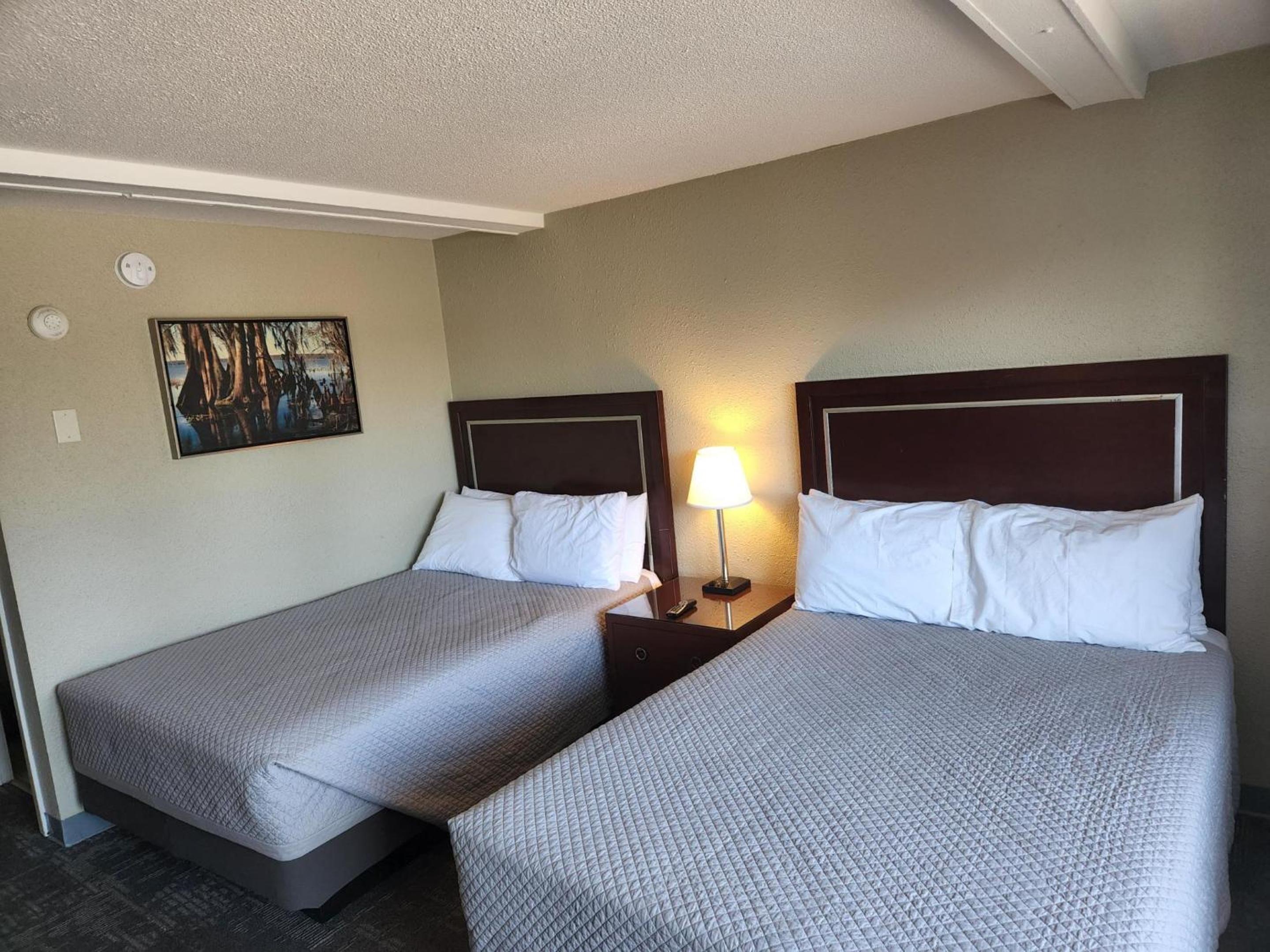 Quadruple Room with Private Bathroom - Photo 1