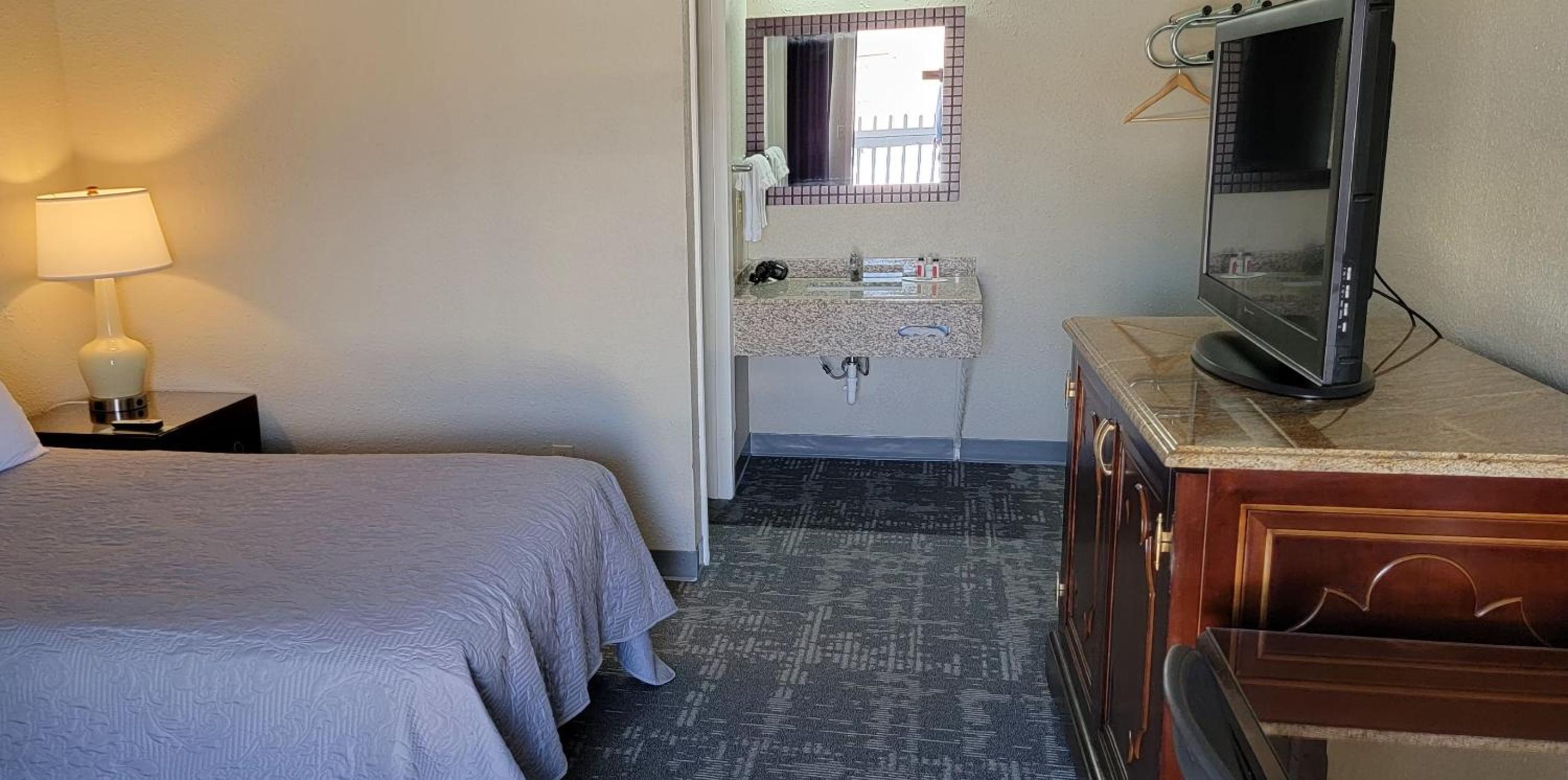 Double Room with Private Bathroom - Photo 5