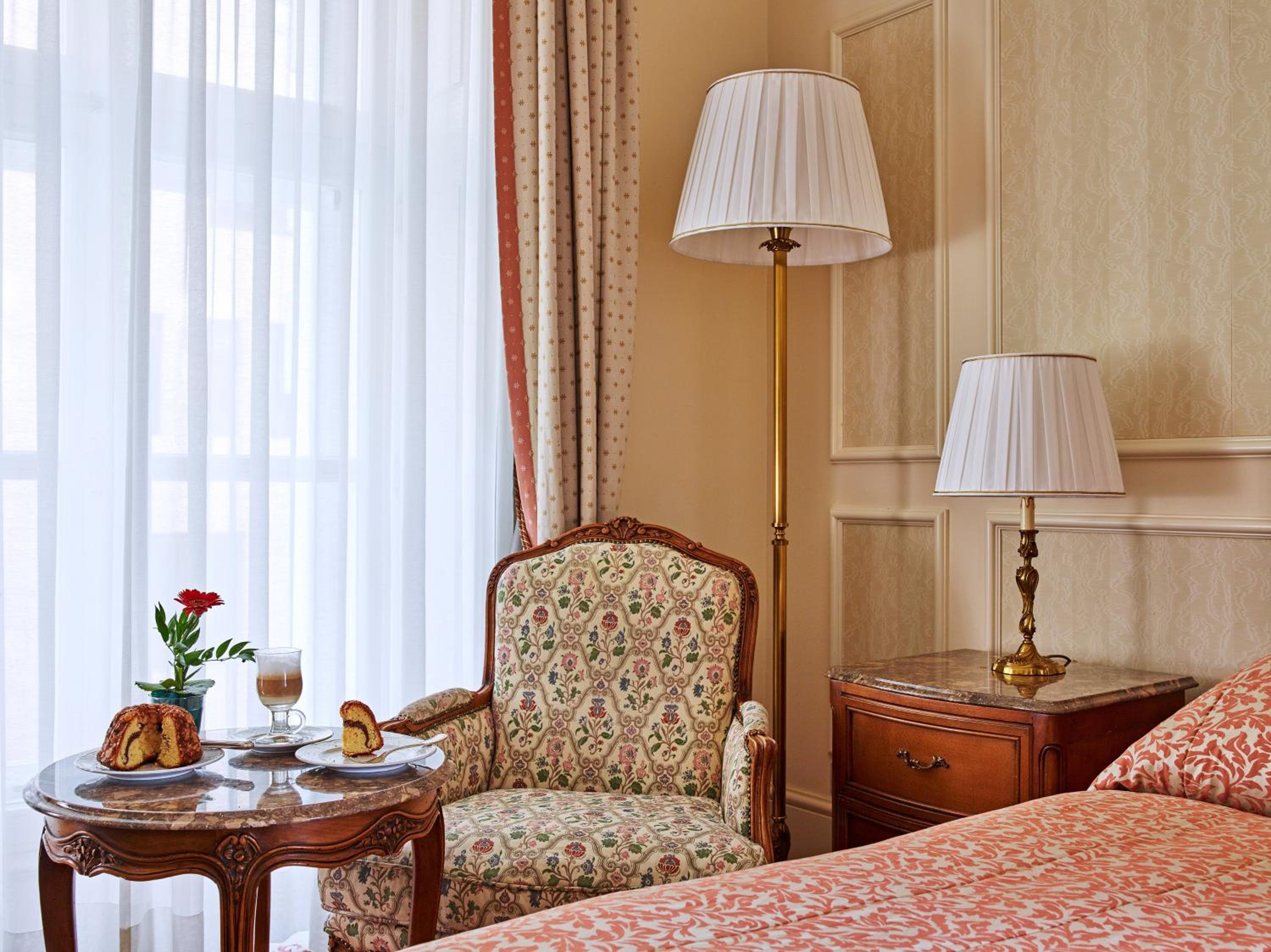 Deluxe Queen Room