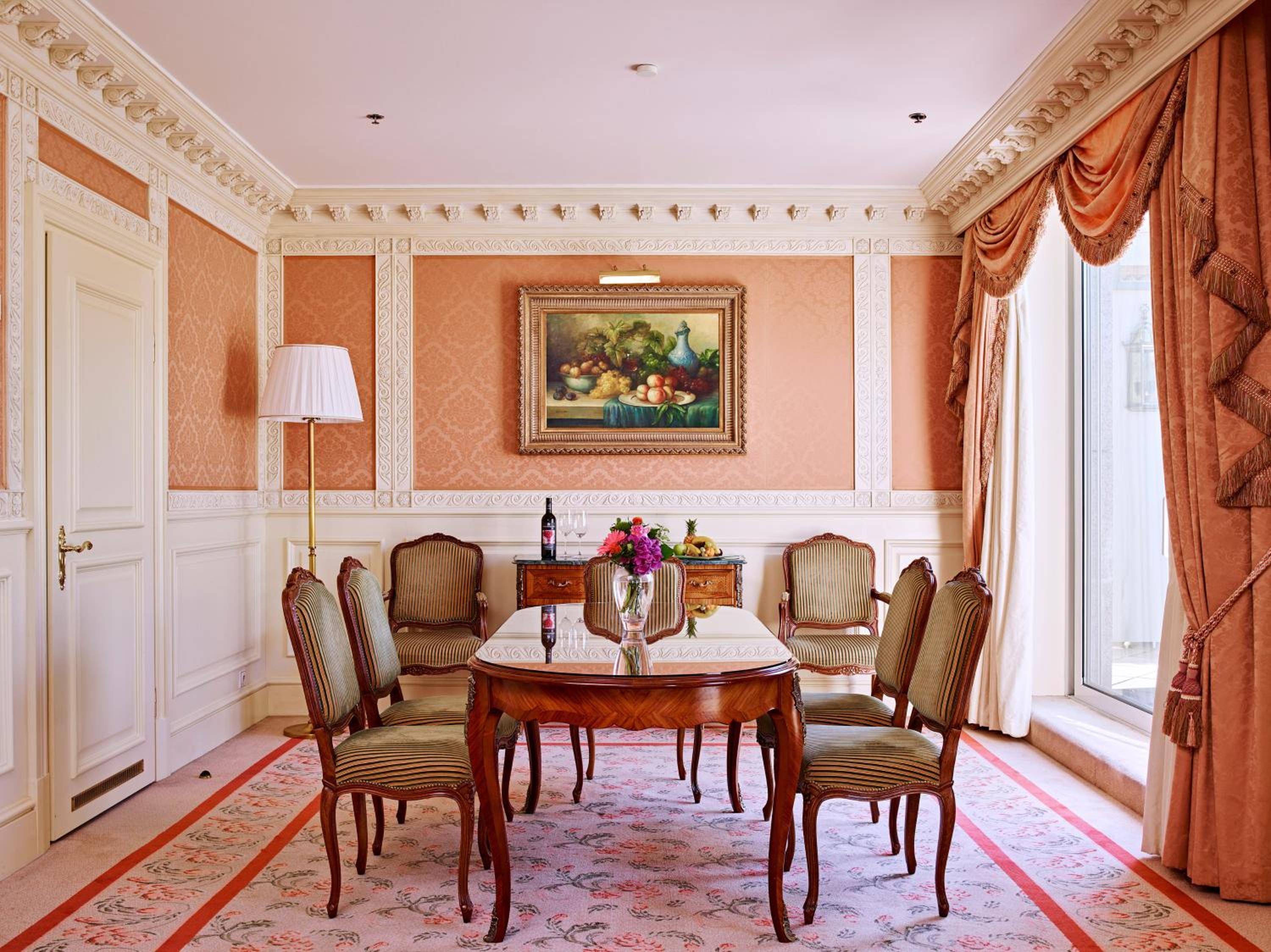One-Bedroom Suite with Terrace photo 2
