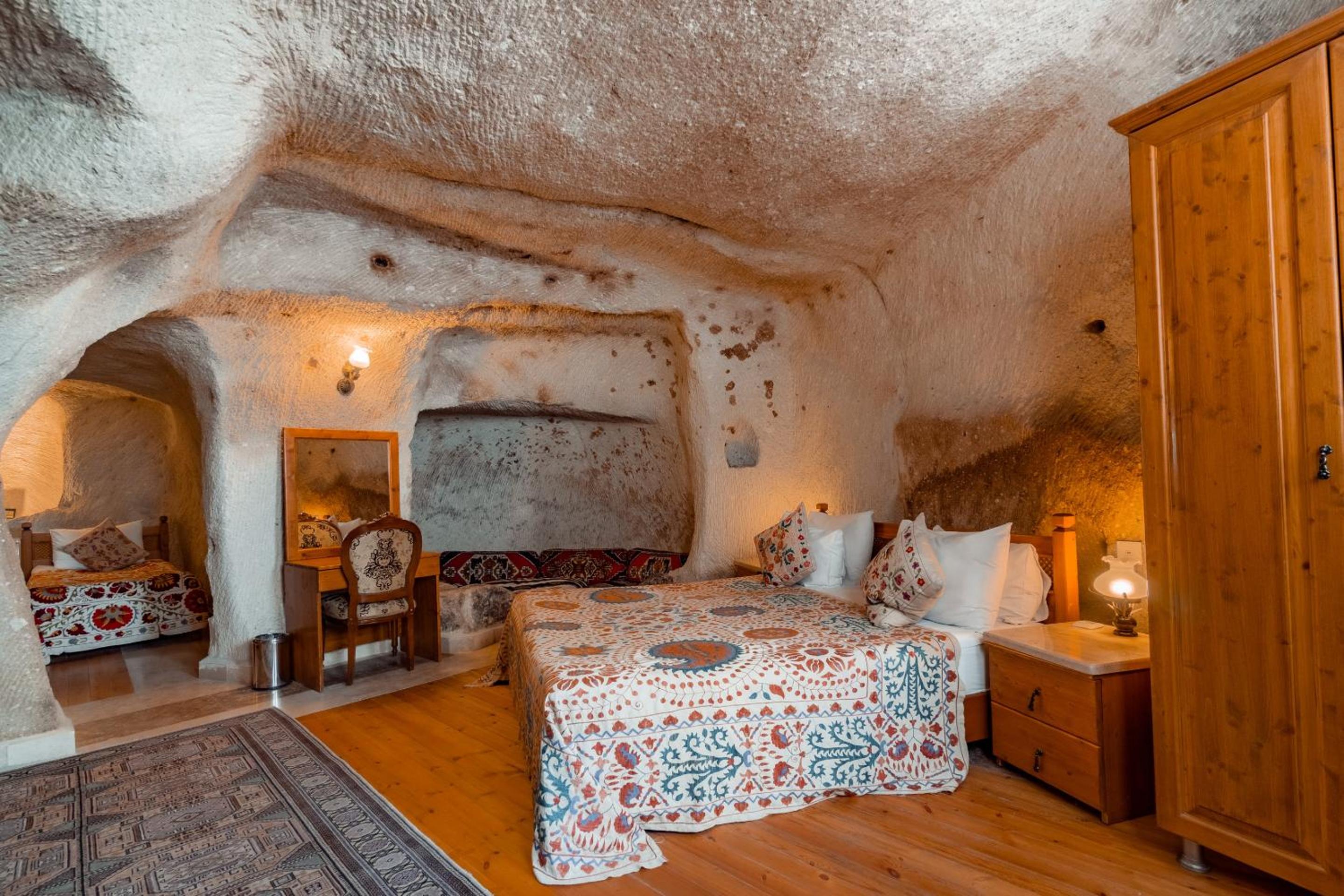 Deluxe Family Suite photo 1