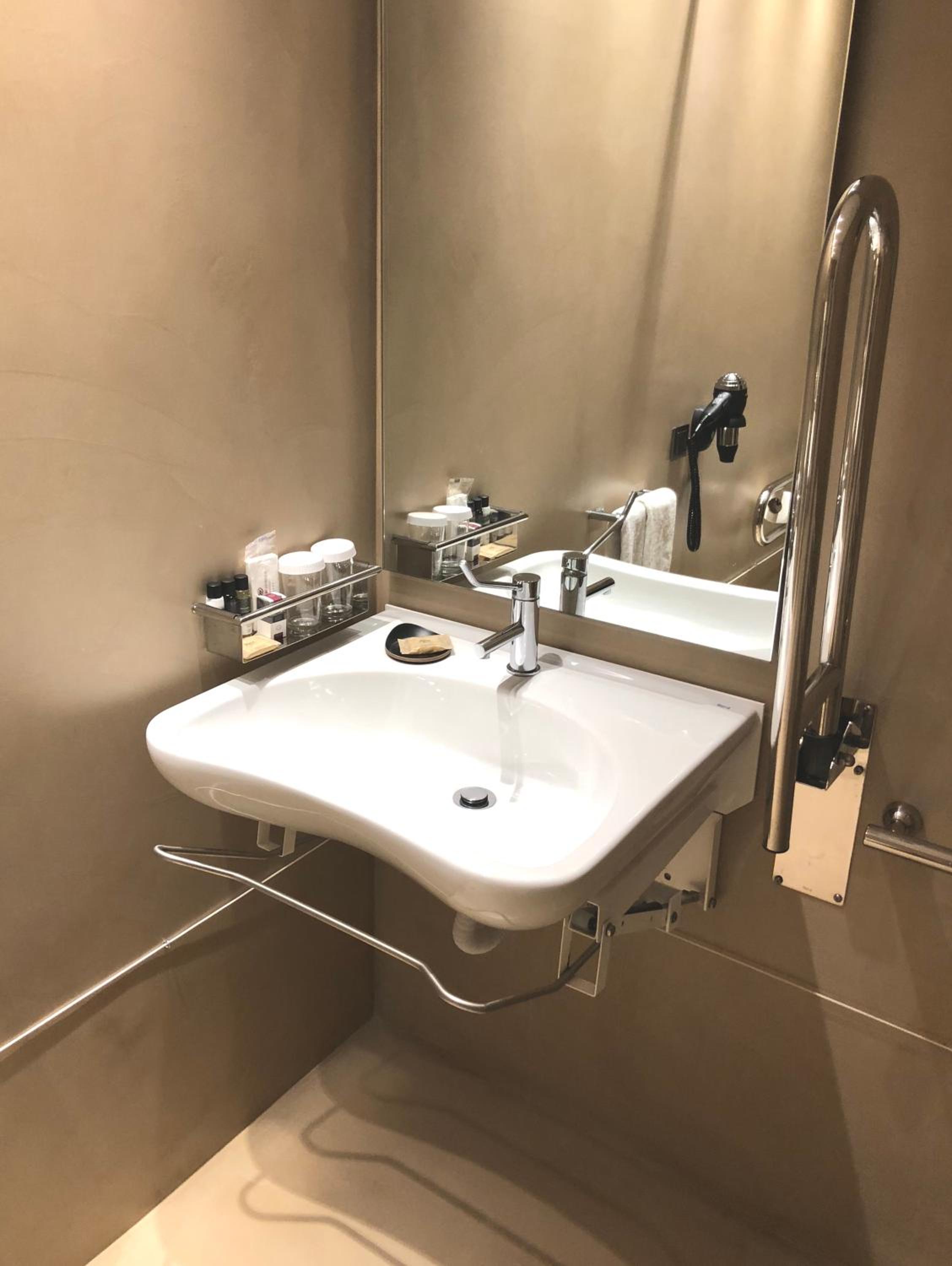 Double Room - Disability Access - Photo 3