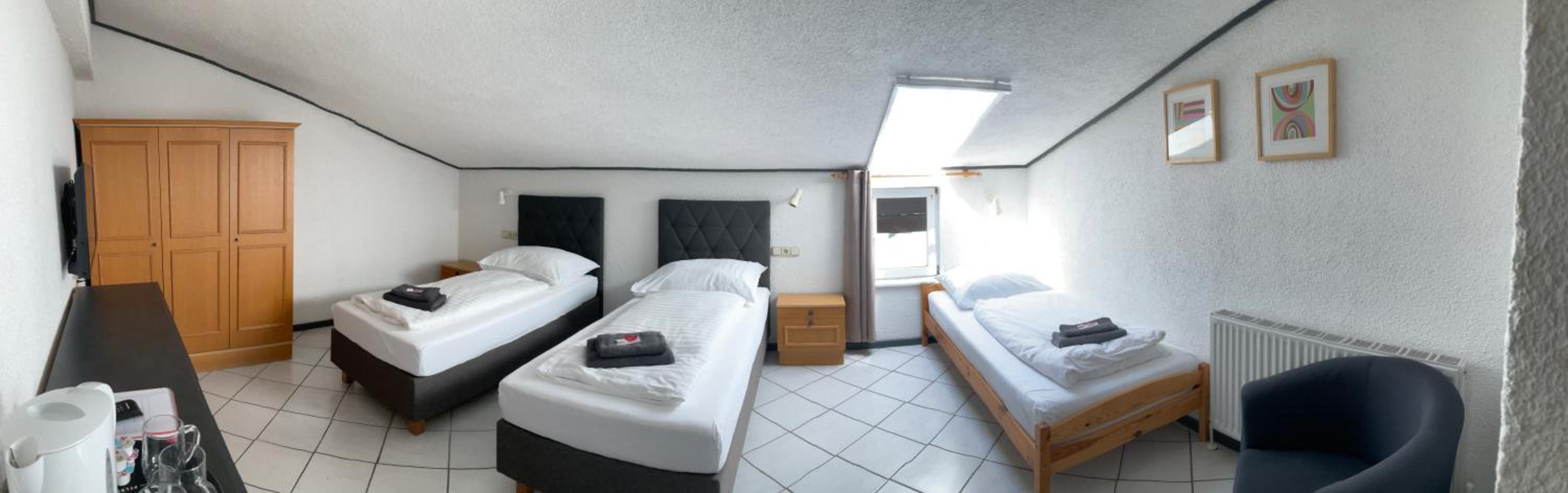 Standard Triple Room - Photo 9