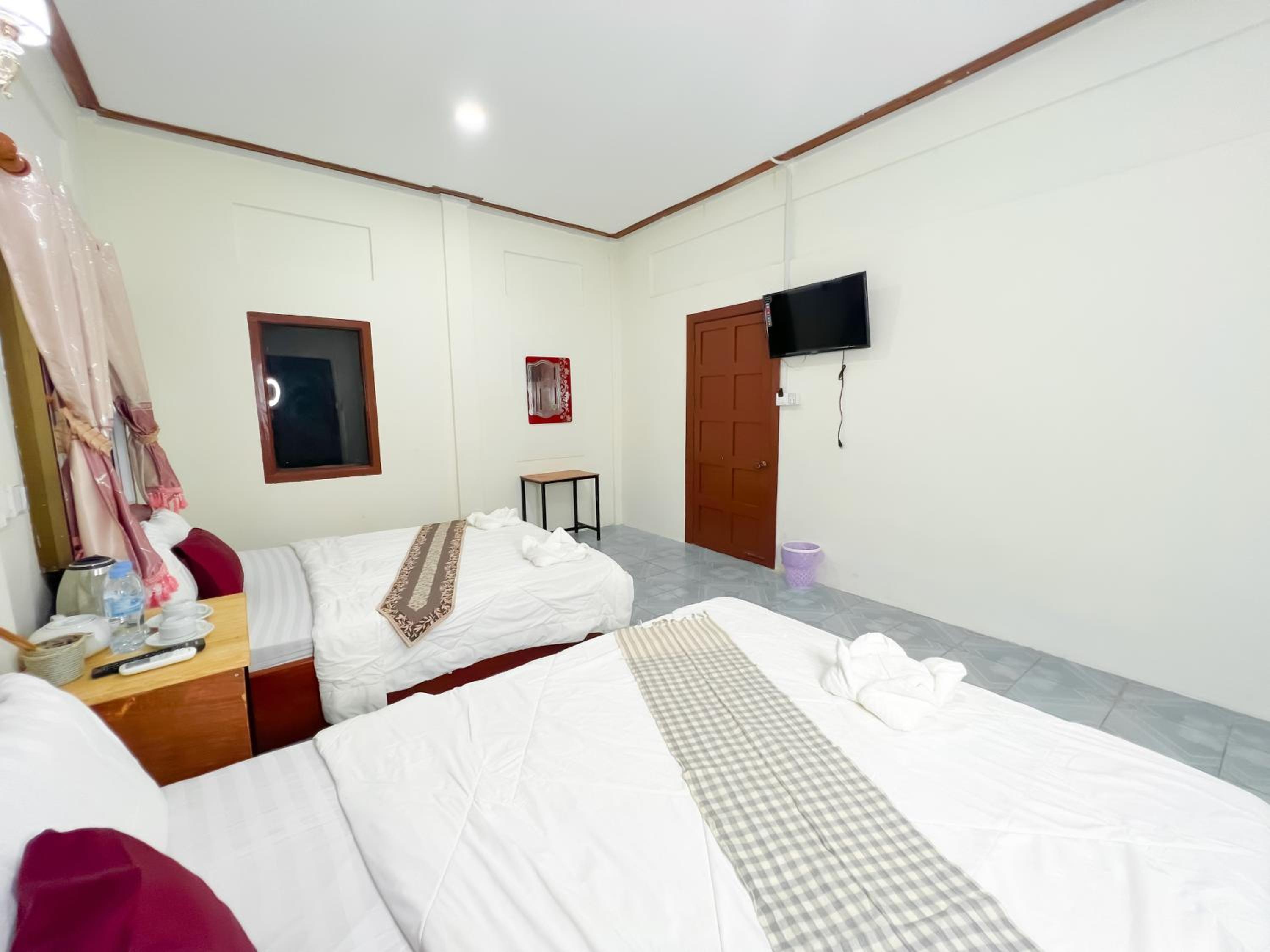 Triple Room with Bathroom - Photo 3