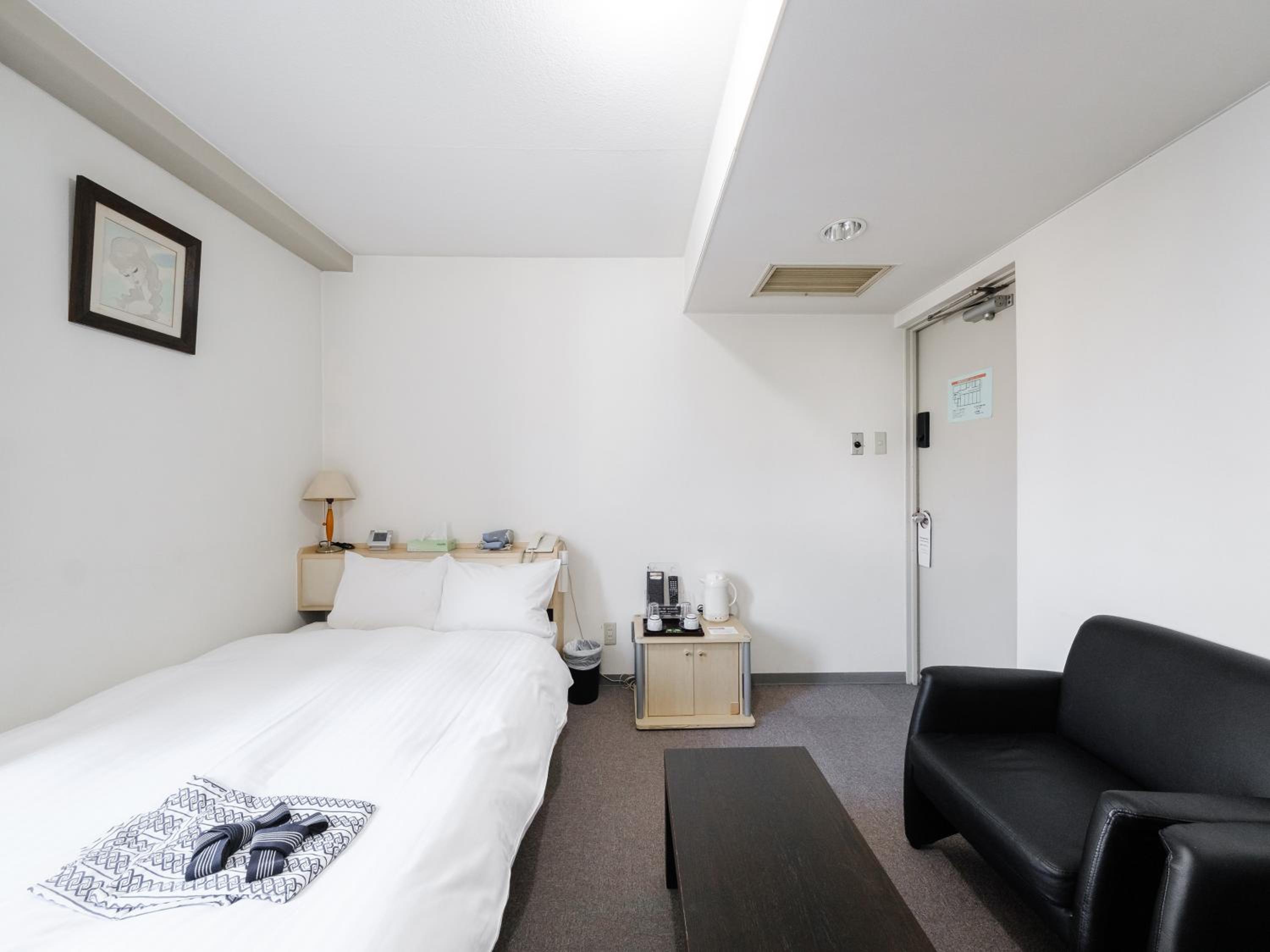 Double Room - Non-Smoking  - Photo 4