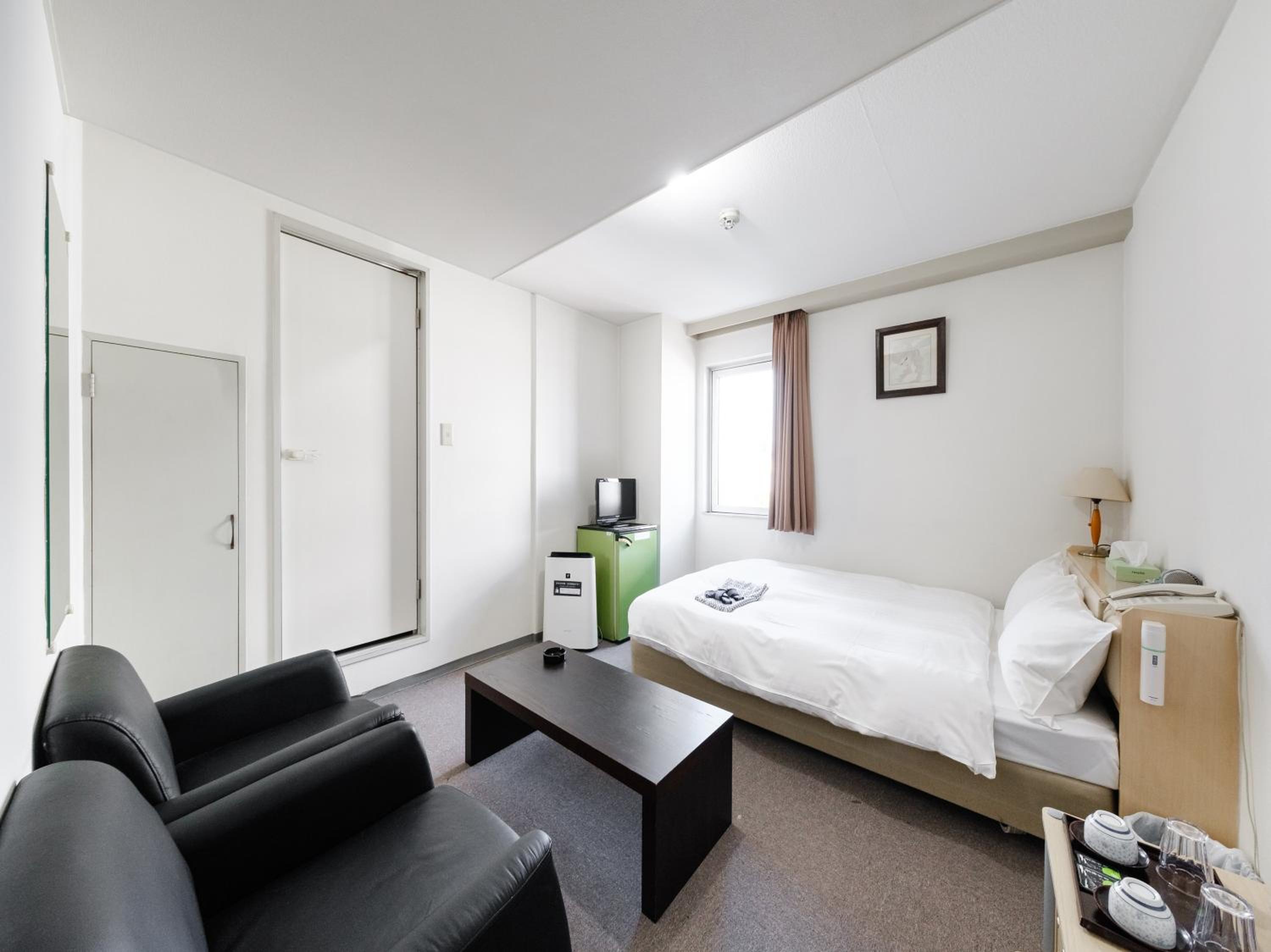 Double Room - Non-Smoking  - Photo 5