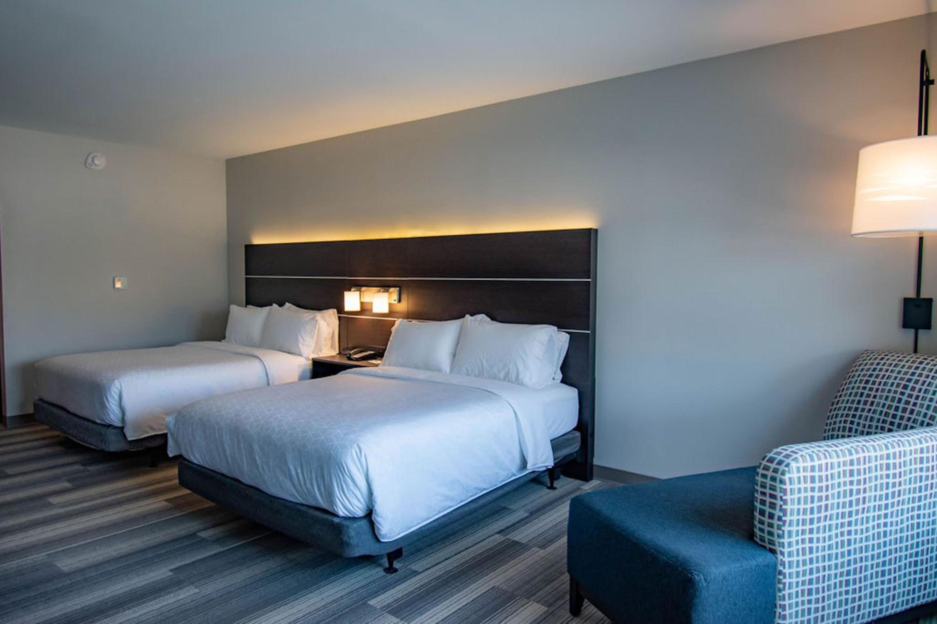 Standard Queen Room with Two Queen Beds and Mobility Accessible Roll-In Shower